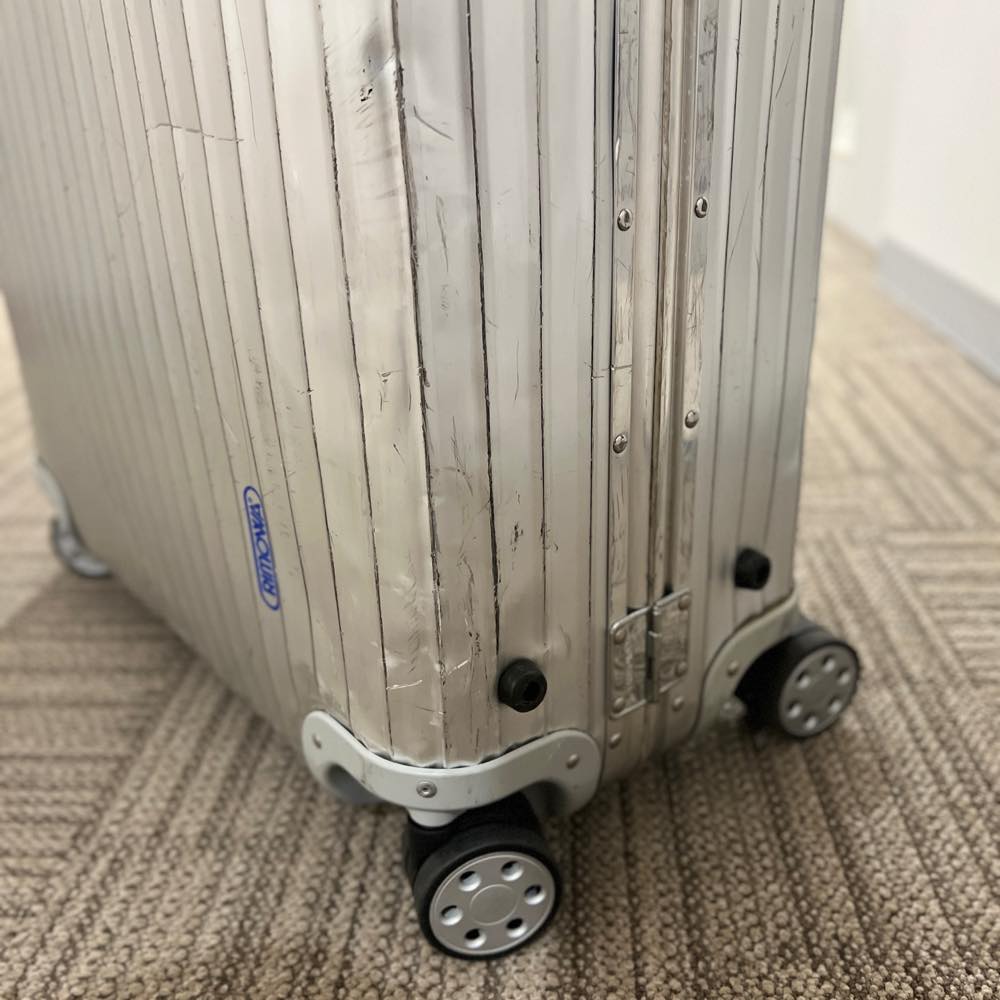 リモワ　トパーズ　中古商品　932.77-5　104リットル　4輪