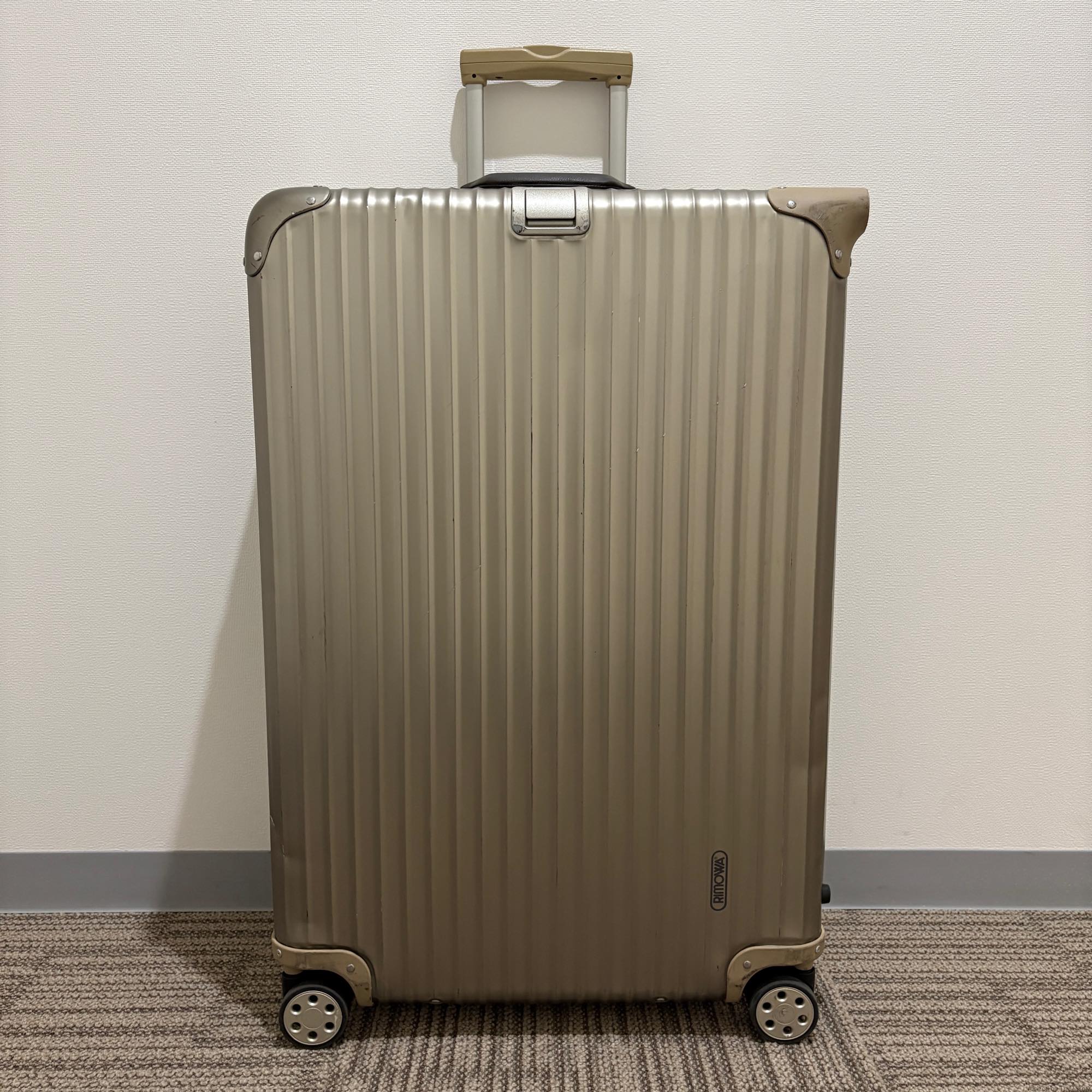 リモワ　トパーズ チタニウム(オリジナル)　中古美品　945.77-5　98リットル 4輪