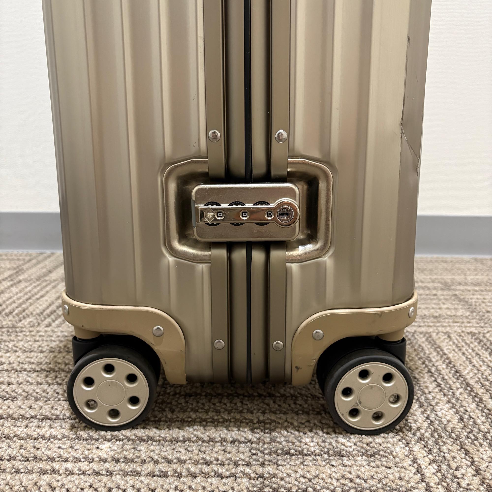 リモワ　トパーズ チタニウム(オリジナル)　中古美品　945.77-5　98リットル 4輪