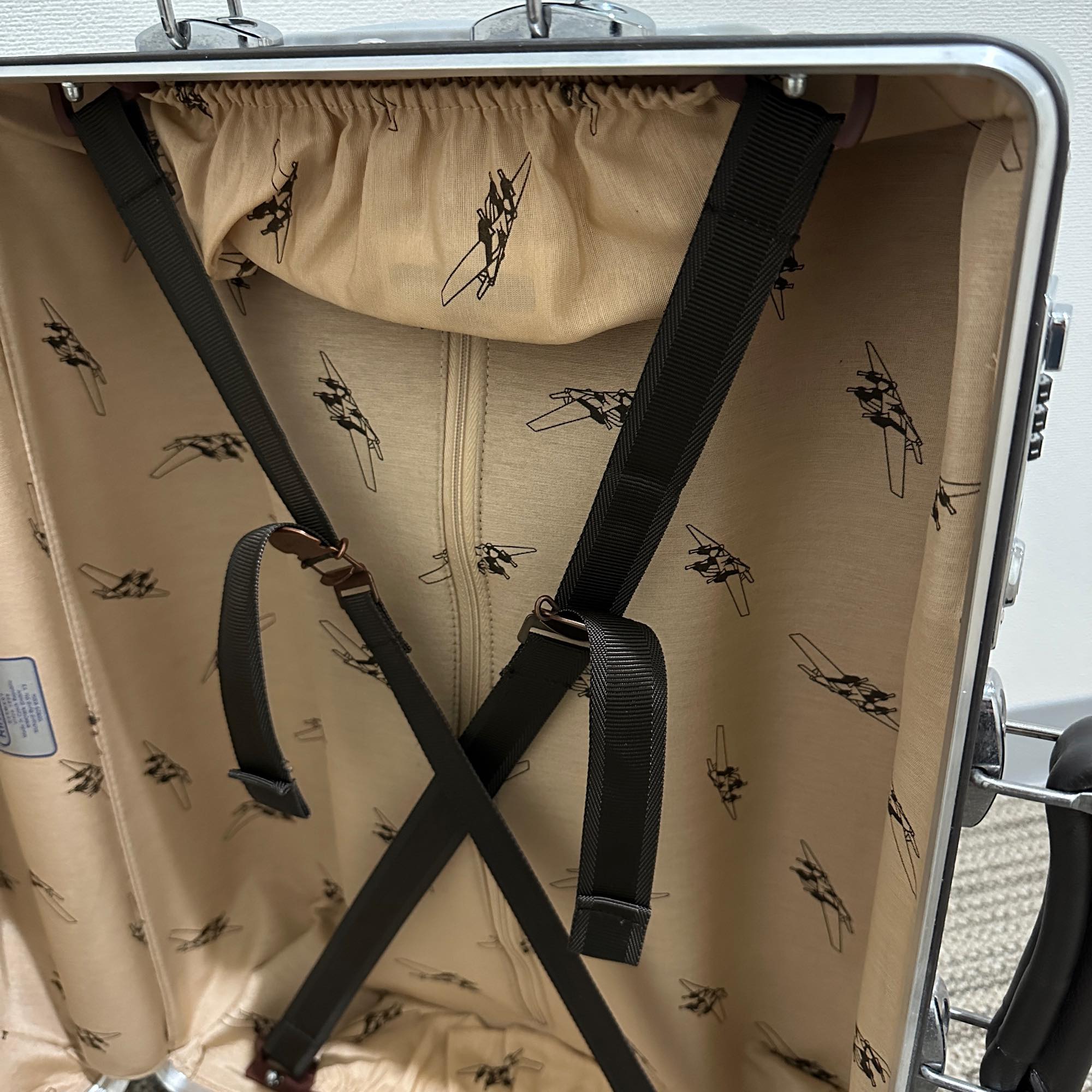 リモワ　クラシックフライト　中古美品　971.52-5　33リットル　4輪