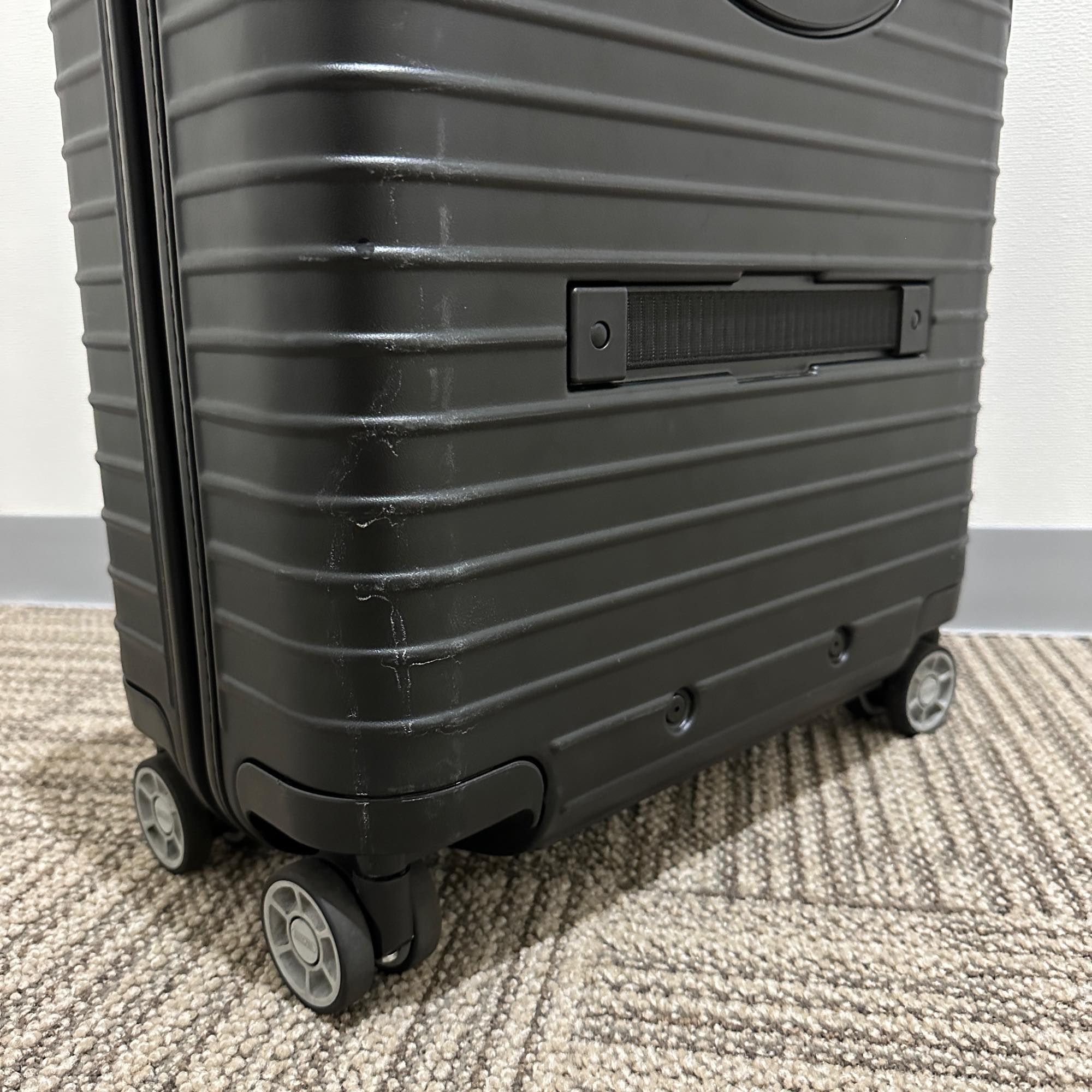 リモワ　サルサ　810.40-6　27リットル　中古美品　4輪