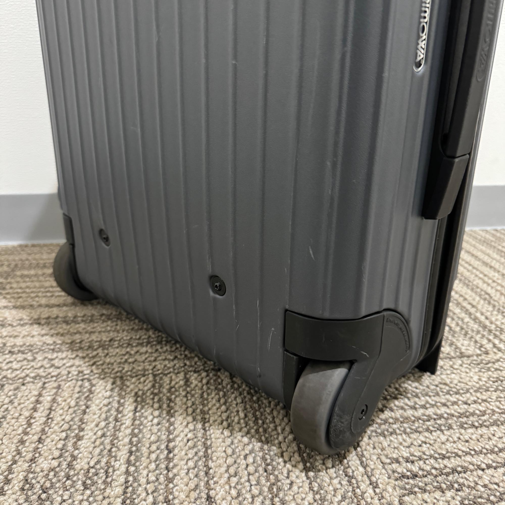 リモワ　サルサ　810.52.35.2　中古美品　33リットル　2輪