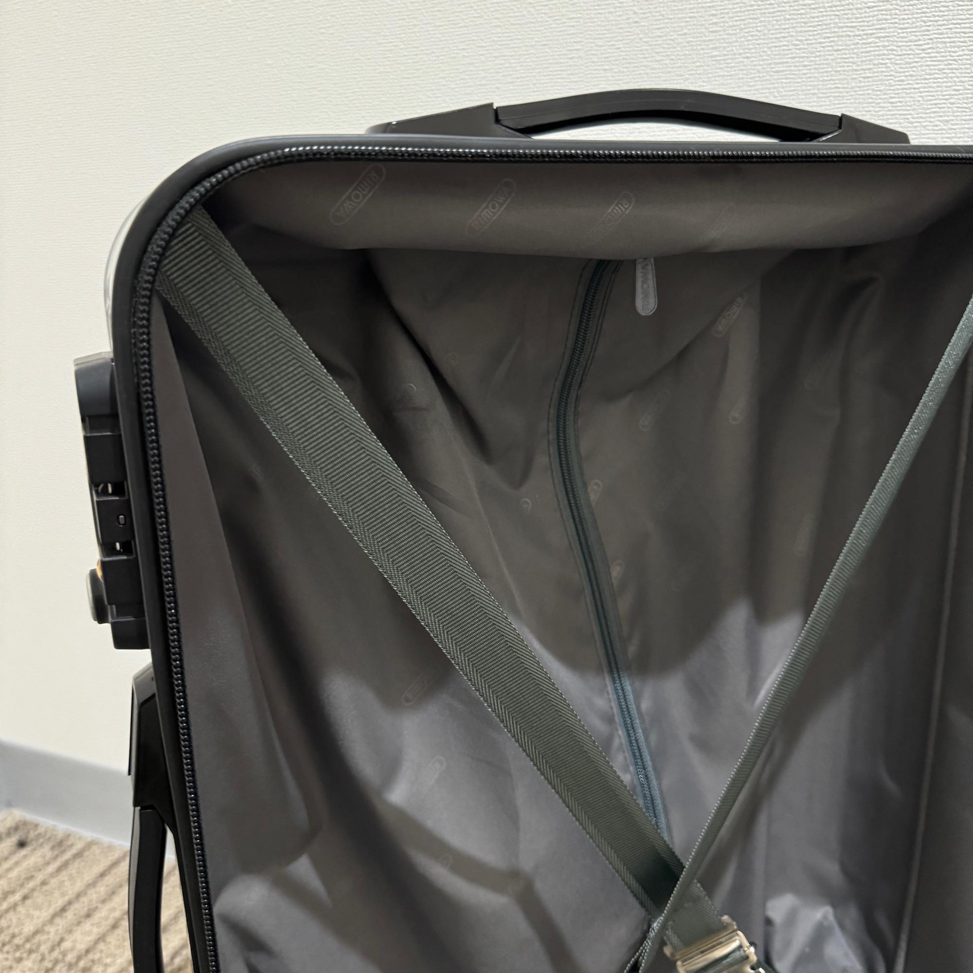リモワ　サルサ　中古美品　856.52-6　35リットル　2輪