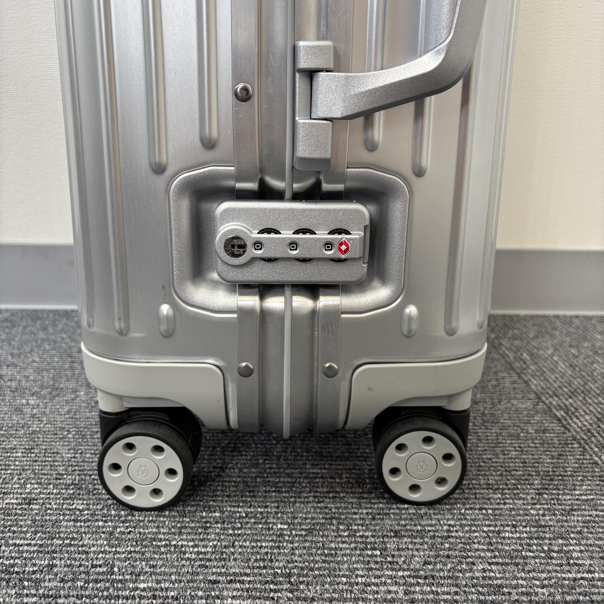リモワ　オリジナル　925.53.00.4-6　キャビン　中古美品　35リットル　4輪
