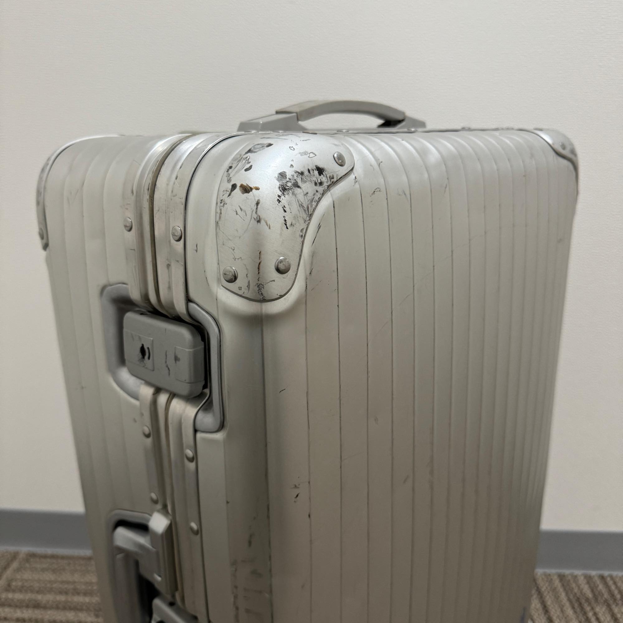 リモワ　トパーズ　中古商品　U930.63-6　63リットル　2輪