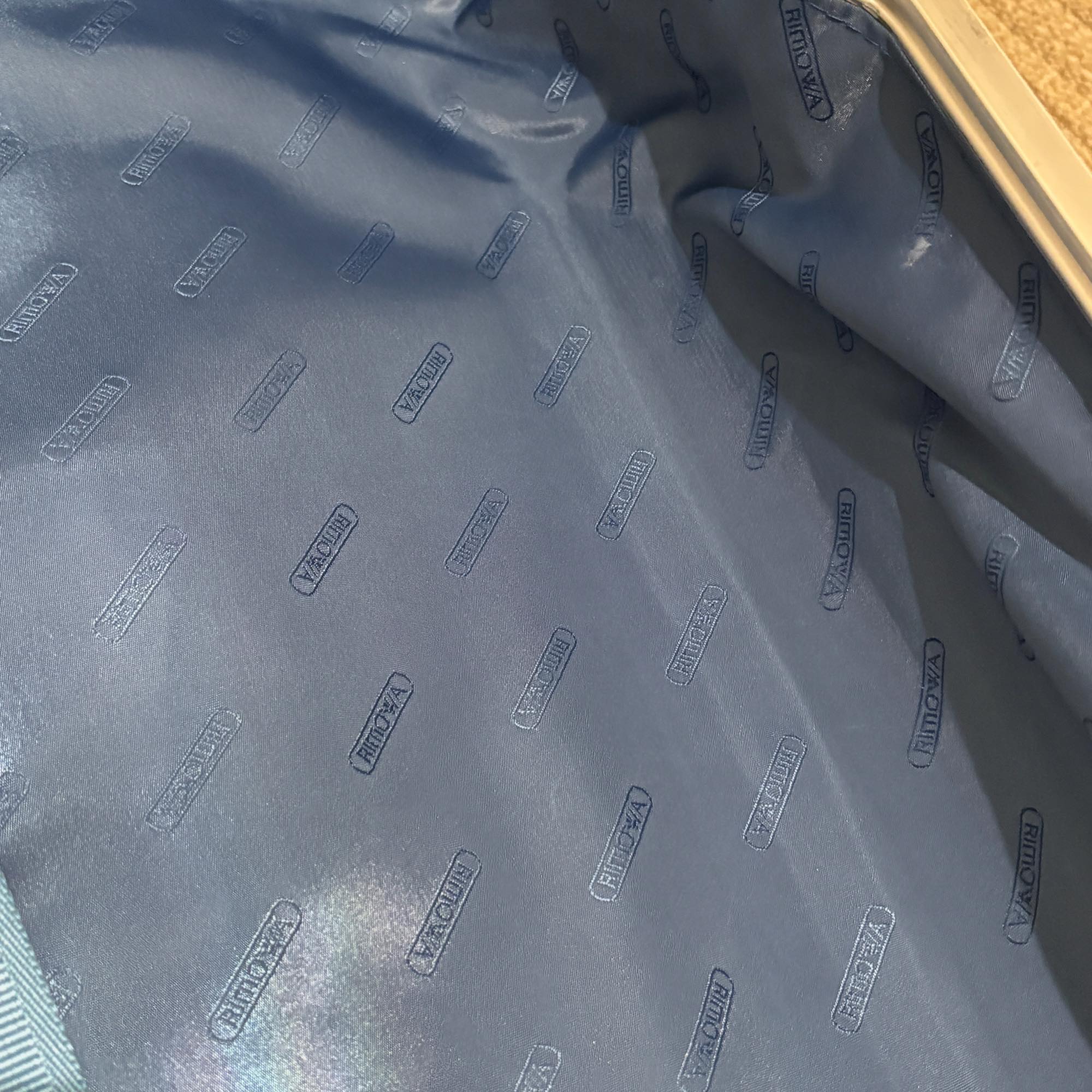 リモワ　オリジナル(トパーズ)　932.70-6　82リットル　中古商品　4輪