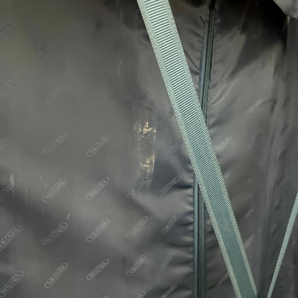 リモワ　トパーズ　中古商品　932.77-6　104リットル　4輪