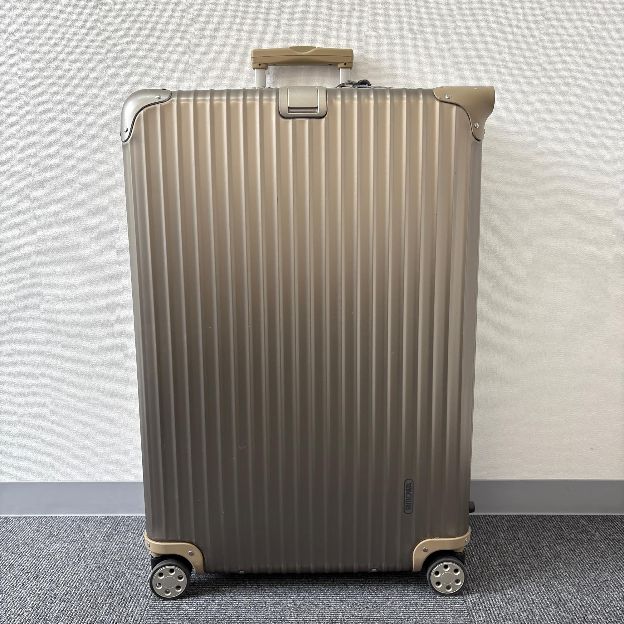 リモワ　トパーズ チタニウム(オリジナル)　中古美品　945.77-5　98リットル 4輪