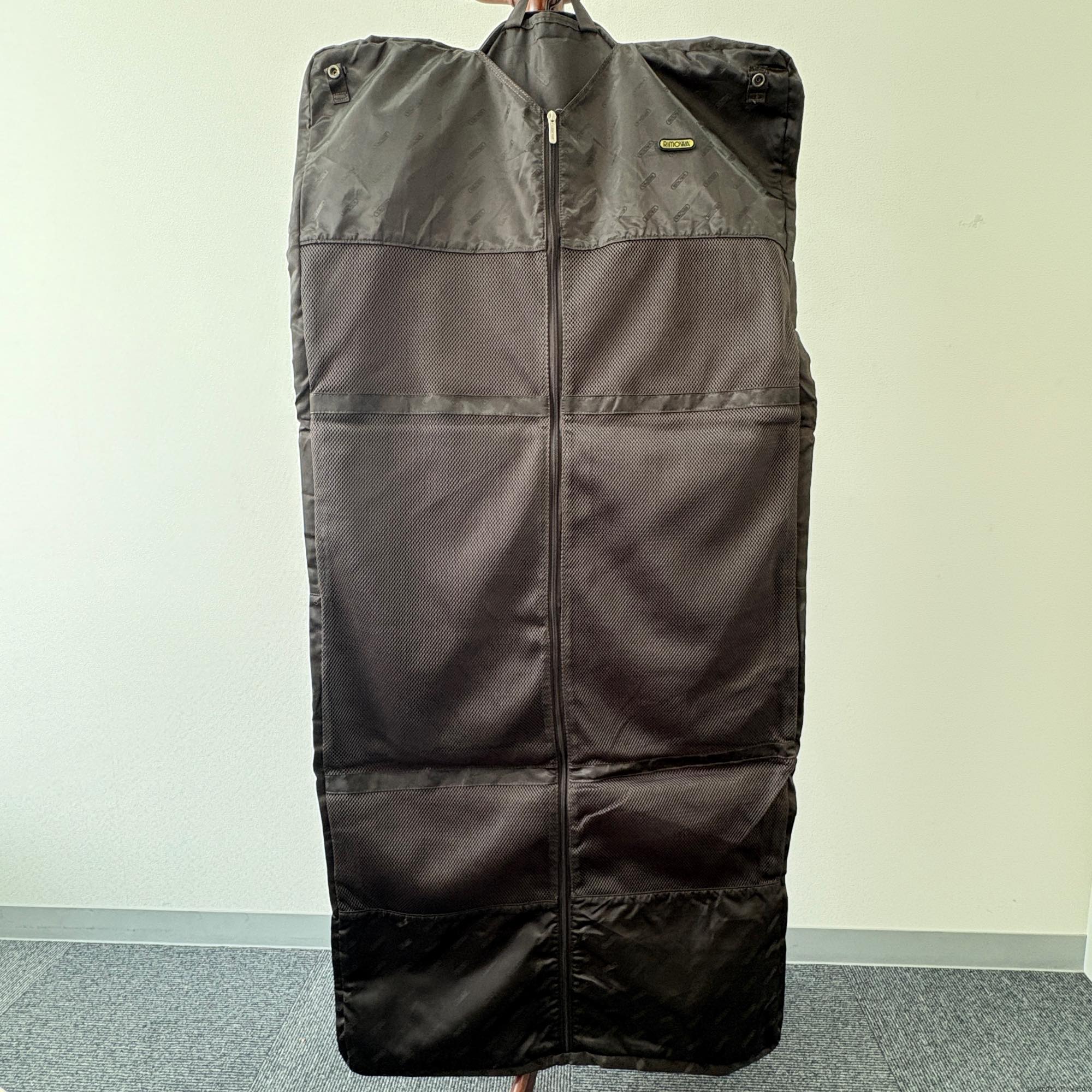 リモワ　トパーズ チタニウム(オリジナル)　中古美品　945.77-5　98リットル 4輪