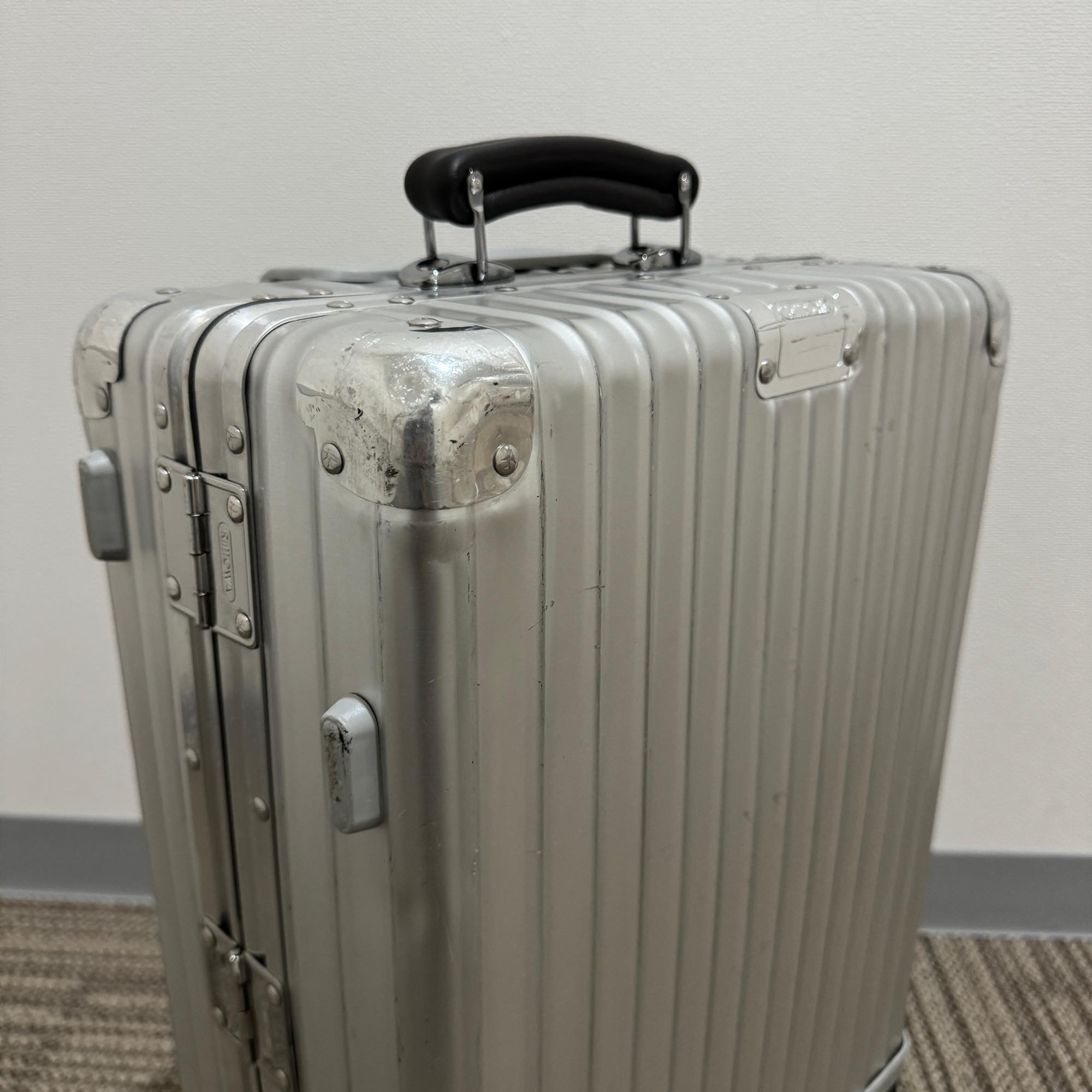 リモワ　クラシックフライト　中古商品　971.52-6　33リットル　4輪