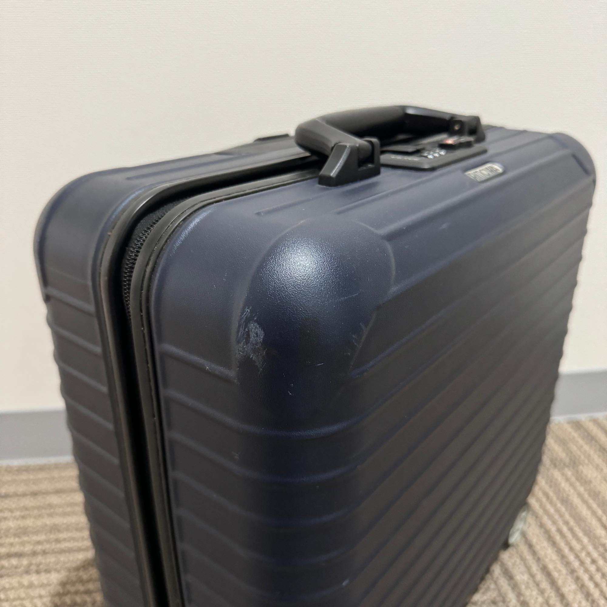 リモワ　サルサ　810.40-7　27リットル　中古美品　4輪