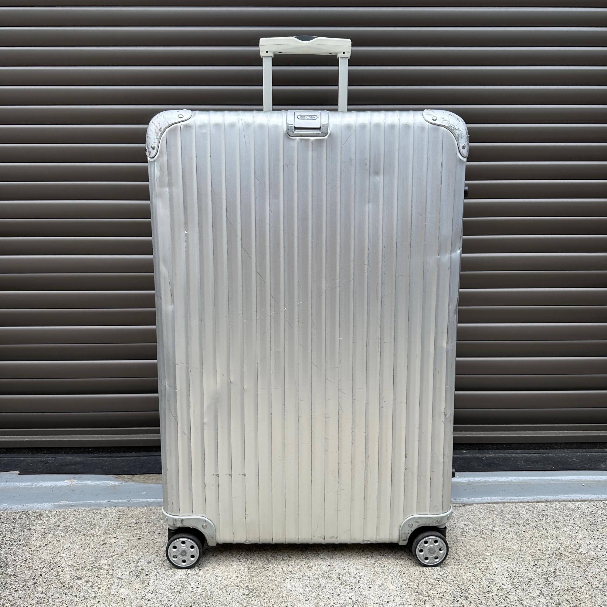 リモワ　トパーズ　中古商品　932.77-7　104リットル　4輪