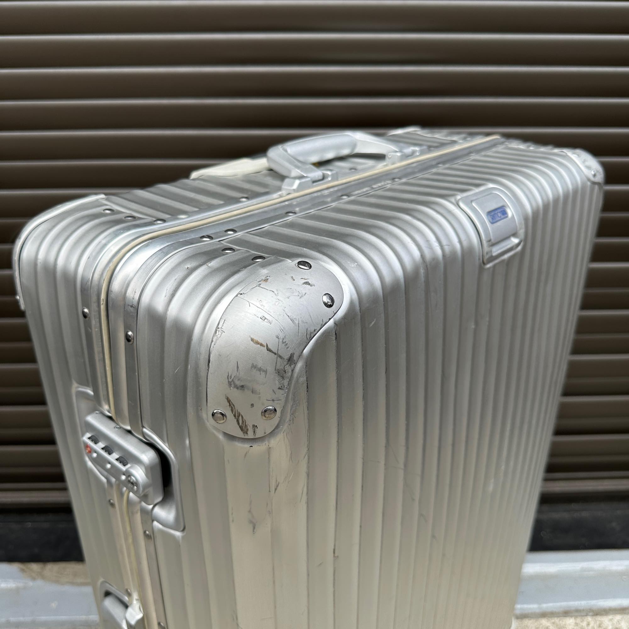 リモワ　トパーズ　中古商品　932.77-7　104リットル　4輪