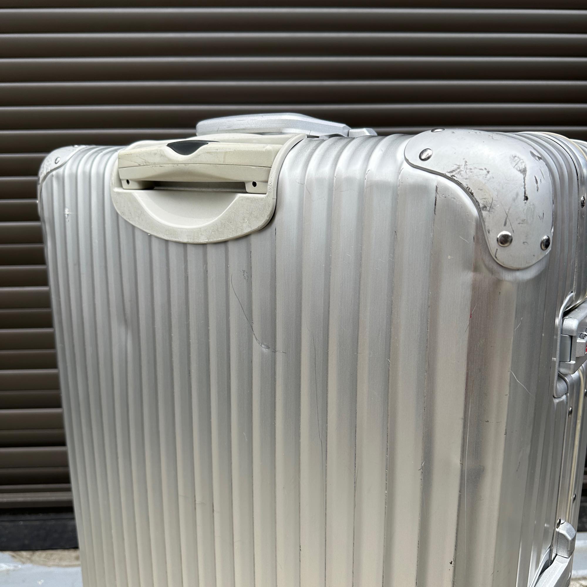 リモワ　トパーズ　中古商品　932.77-7　104リットル　4輪