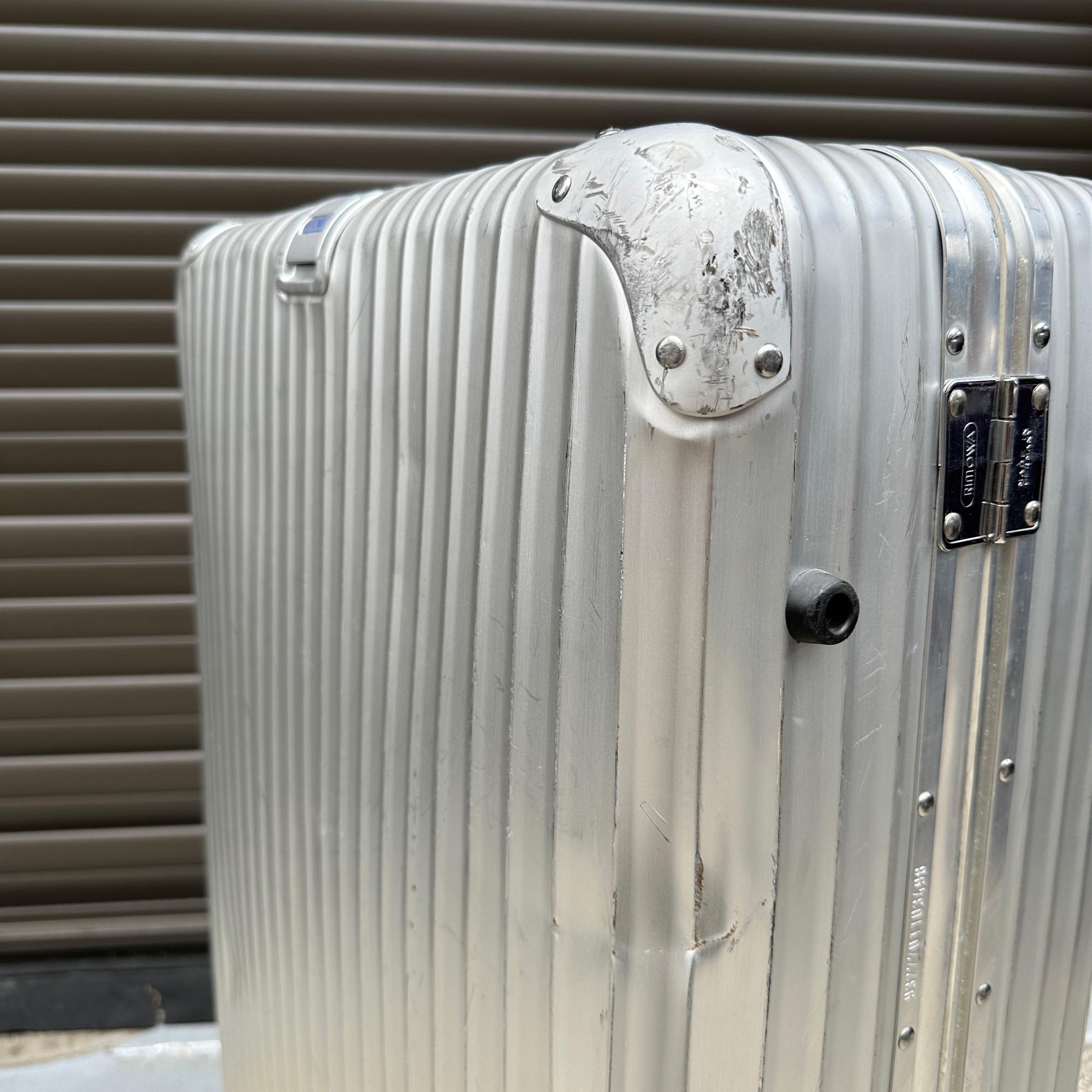 リモワ　トパーズ　中古商品　932.77-7　104リットル　4輪