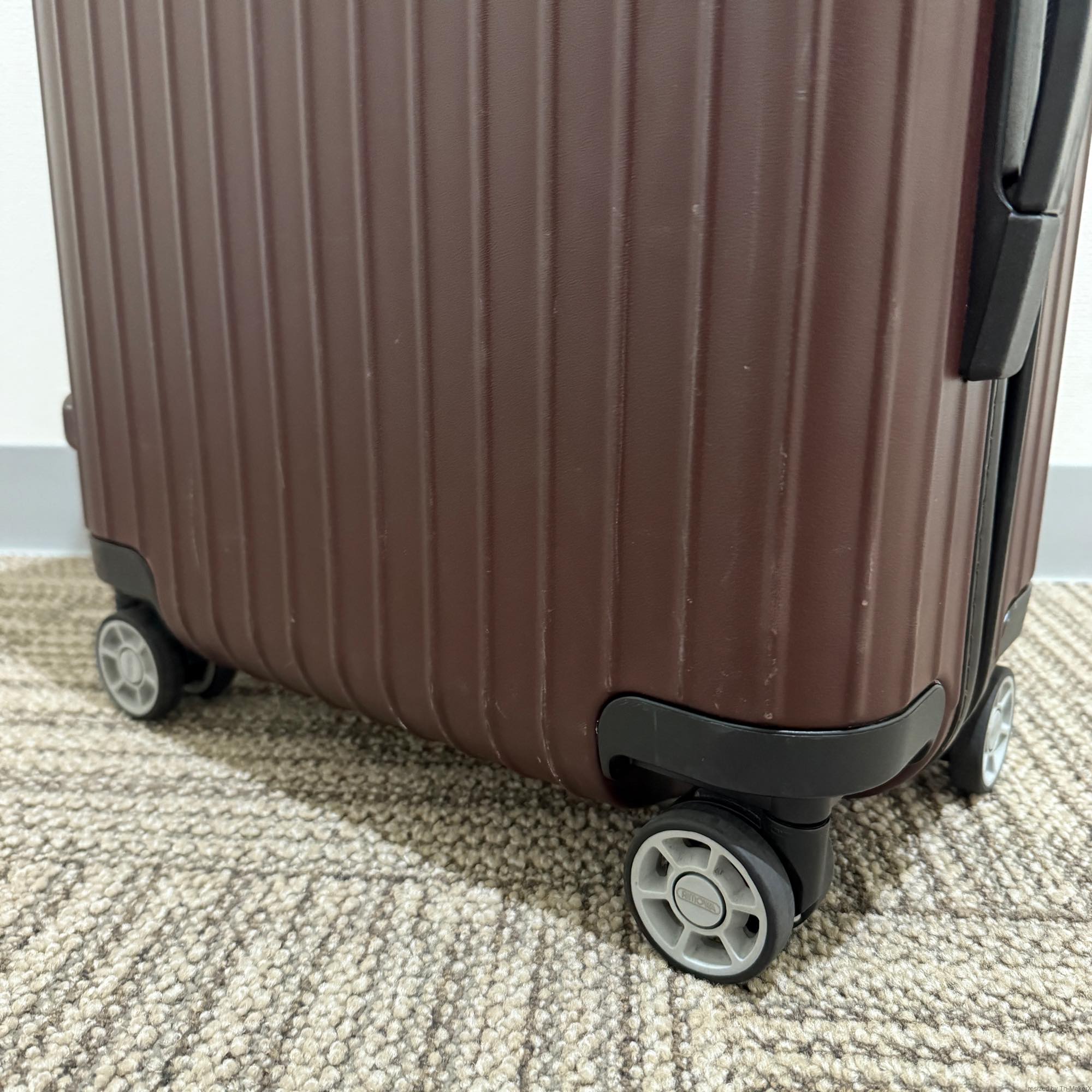リモワ　サルサ　810.52-8　中古美品　カルモナレッド　32リットル　4輪