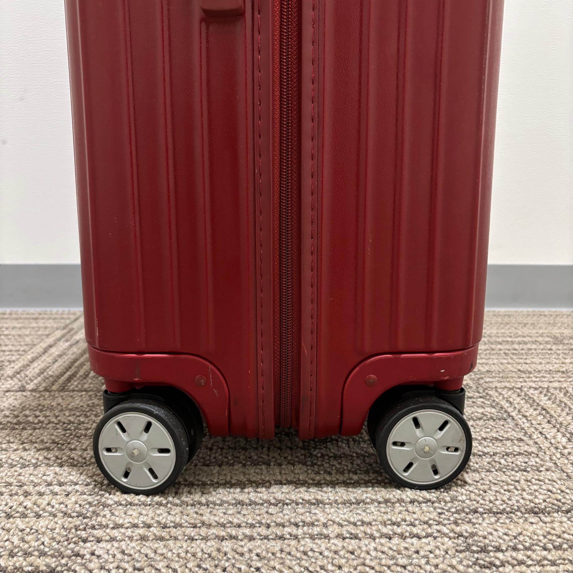 リモワ　サルサ(エッセンシャル)　875.77-8　104リットル　中古美品　4輪