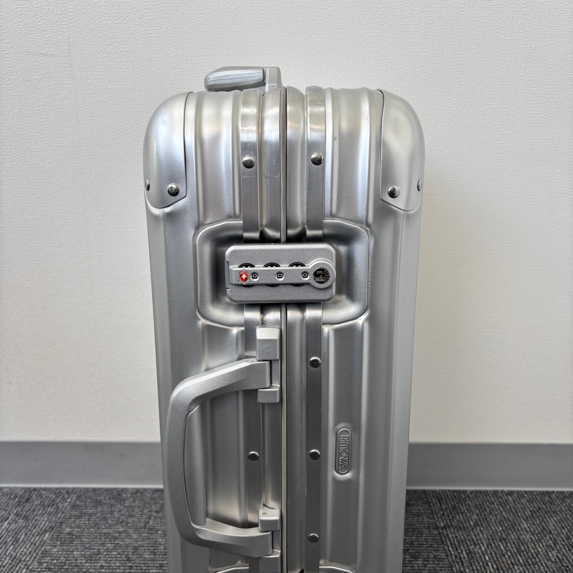 リモワ　トパーズ(オリジナル)　920.52-8　中古美品　32リットル　4輪