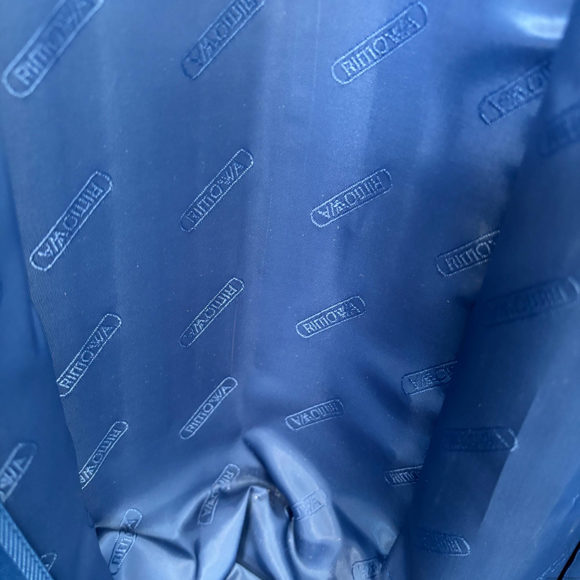 リモワ　トパーズ(オリジナル)　920.52-8　中古美品　32リットル　4輪