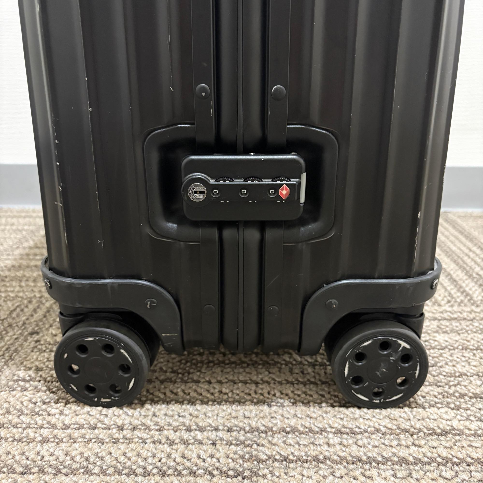 ルフトハンザ　リモワ　アルミニウムステルス　中古商品　1740881　85リットル　4輪