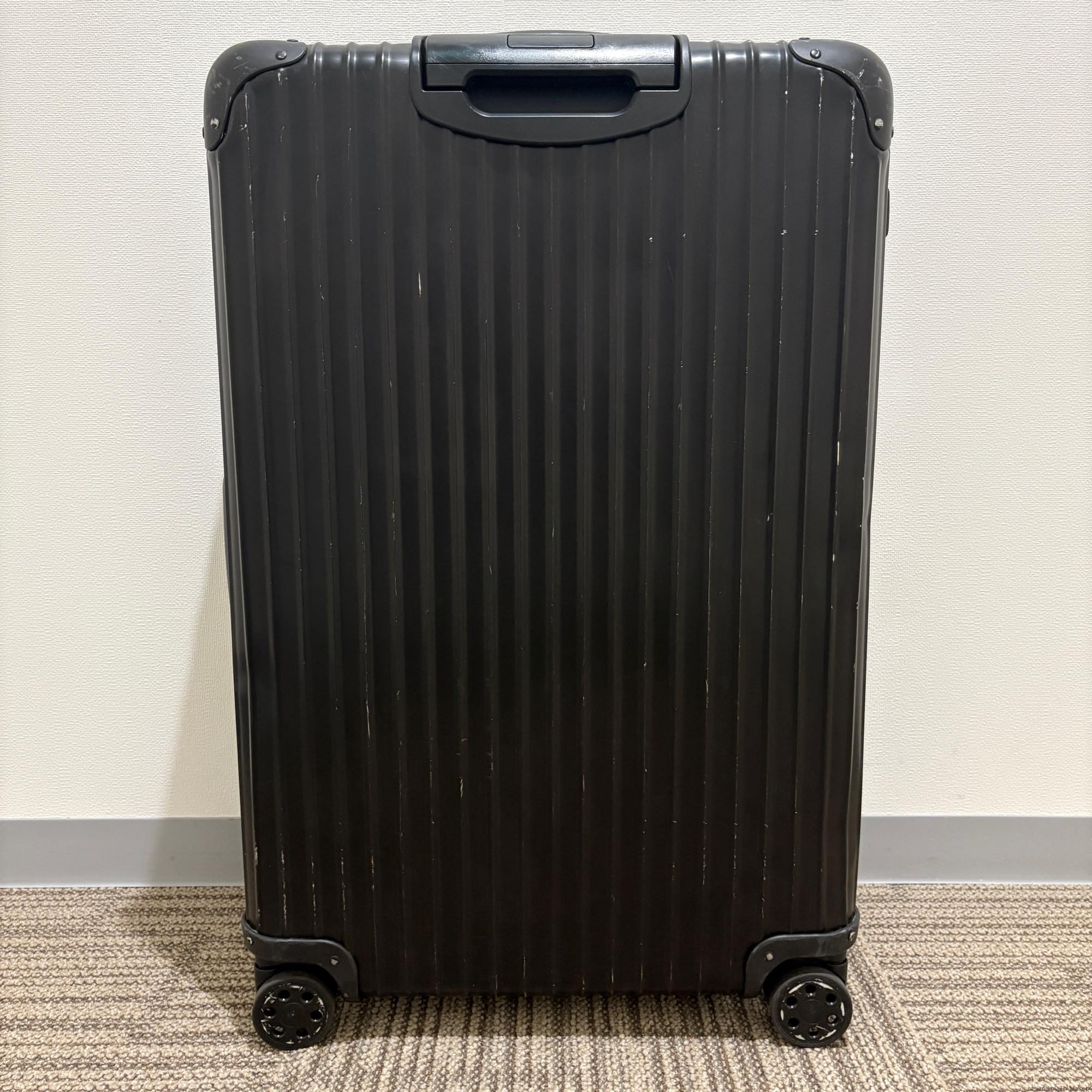 ルフトハンザ　リモワ　アルミニウムステルス　中古商品　1740881　85リットル　4輪