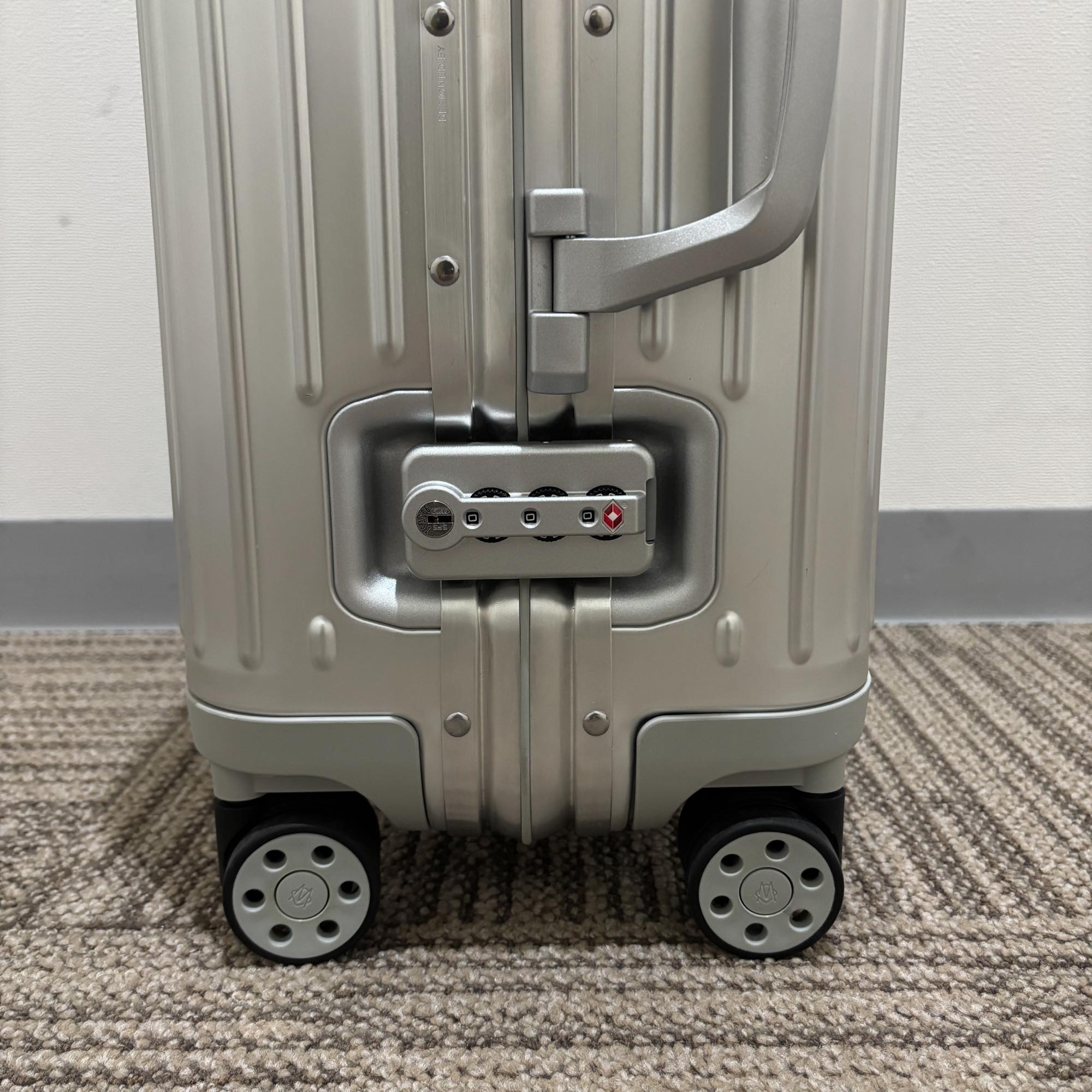 リモワ　オリジナル　925.53.00.4-8　キャビン　中古美品　35リットル　4輪
