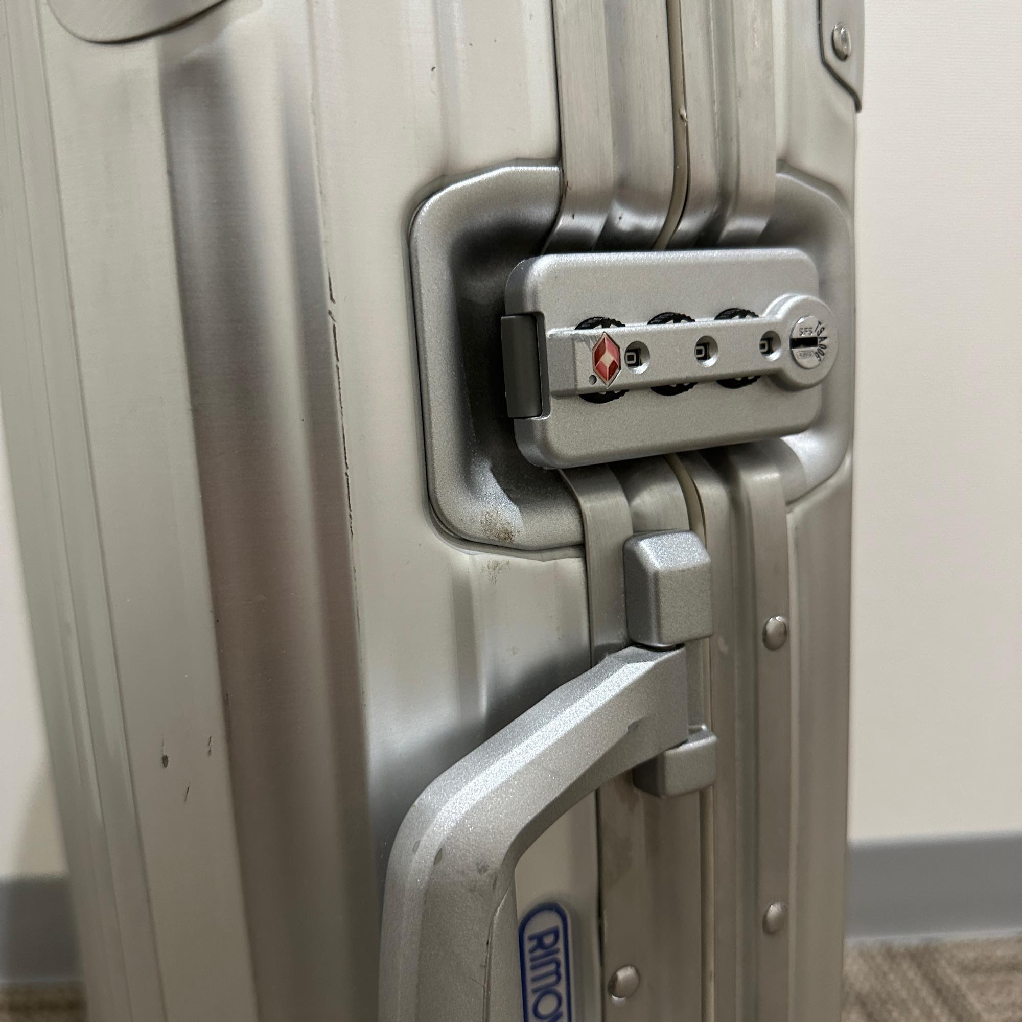 リモワ　トパーズ　929.52-8　中古商品　32リットル　2輪