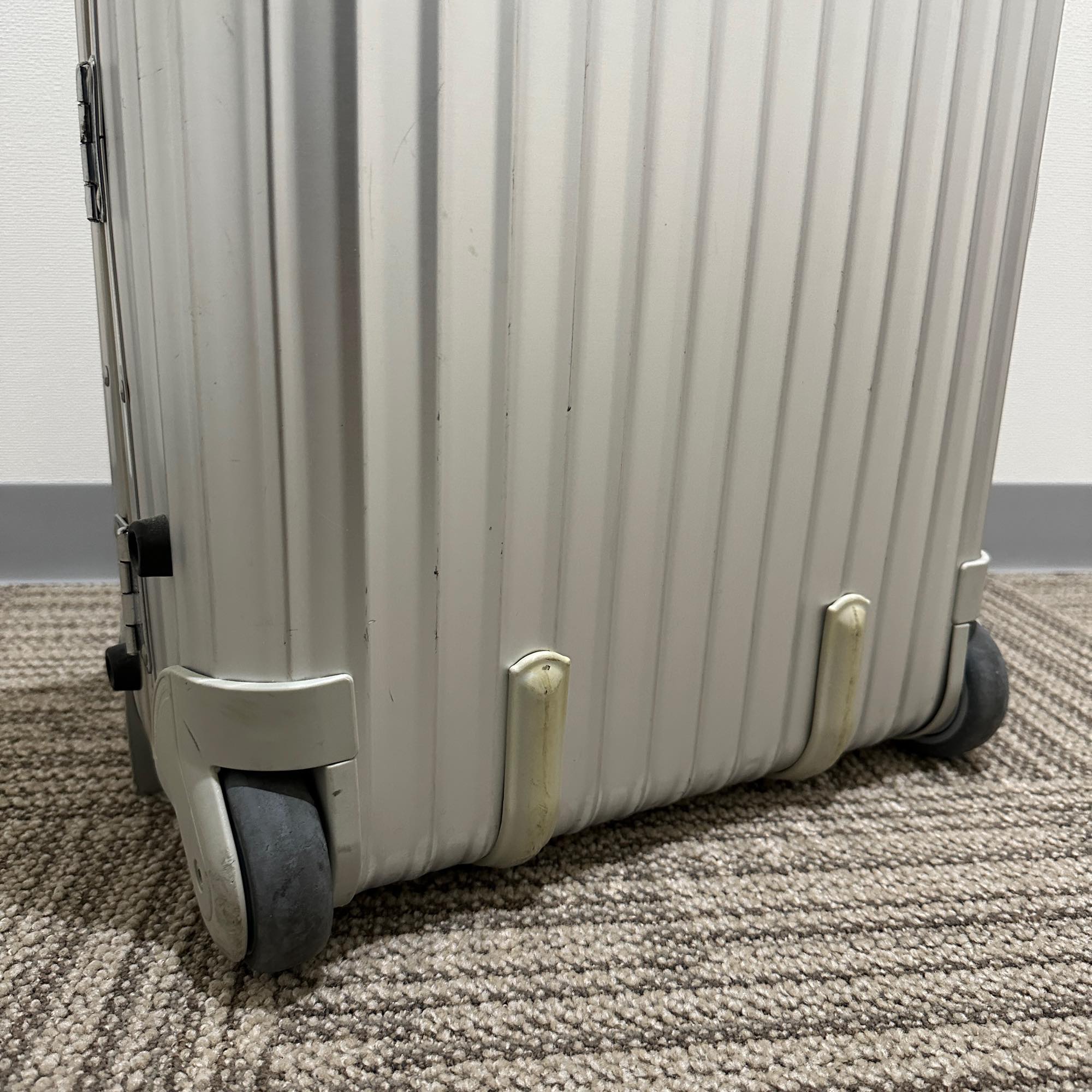 リモワ　トパーズ　929.52-8　中古商品　32リットル　2輪