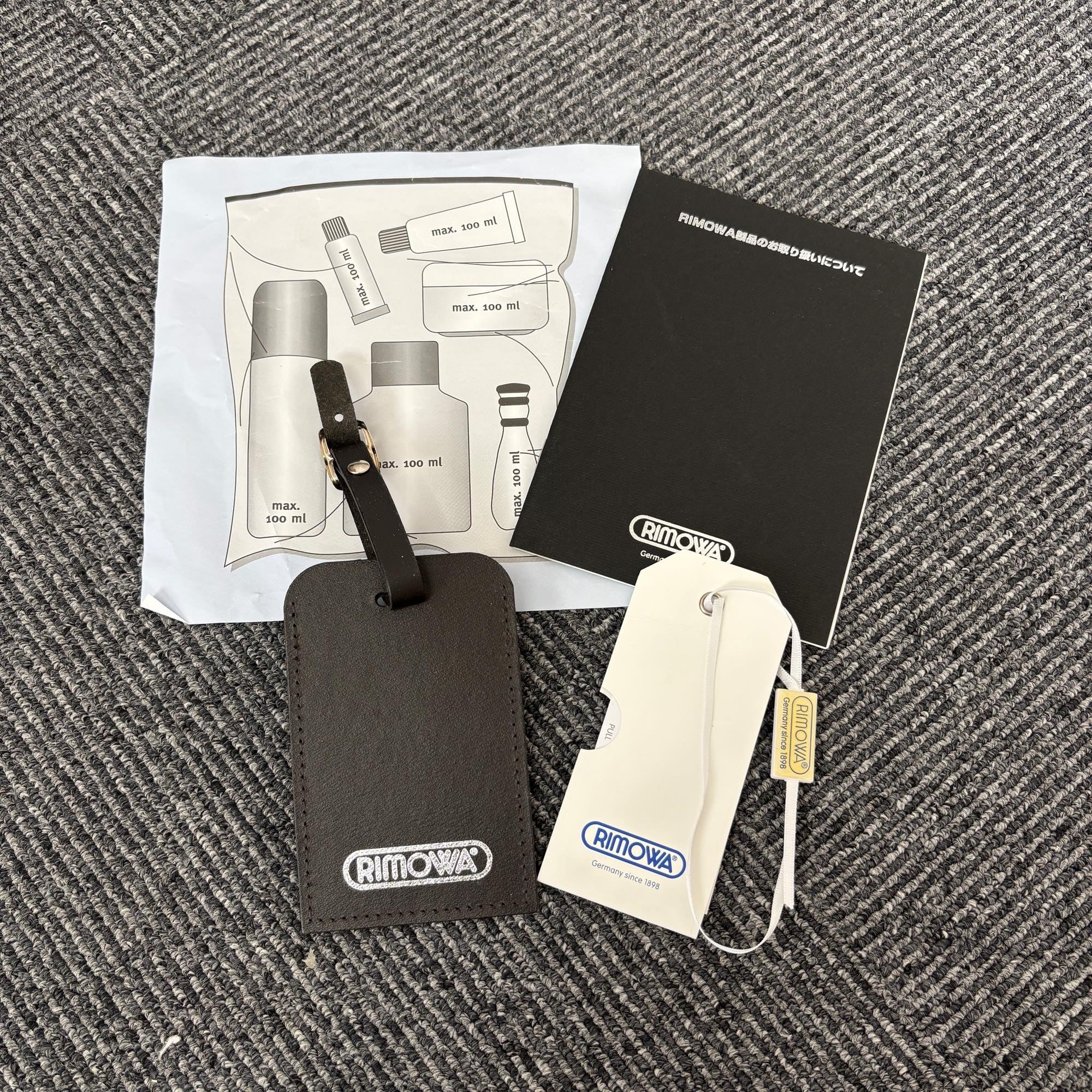 リモワ　クラシックフライト(クラシック)　中古美品　971.52-8　33リットル　4輪