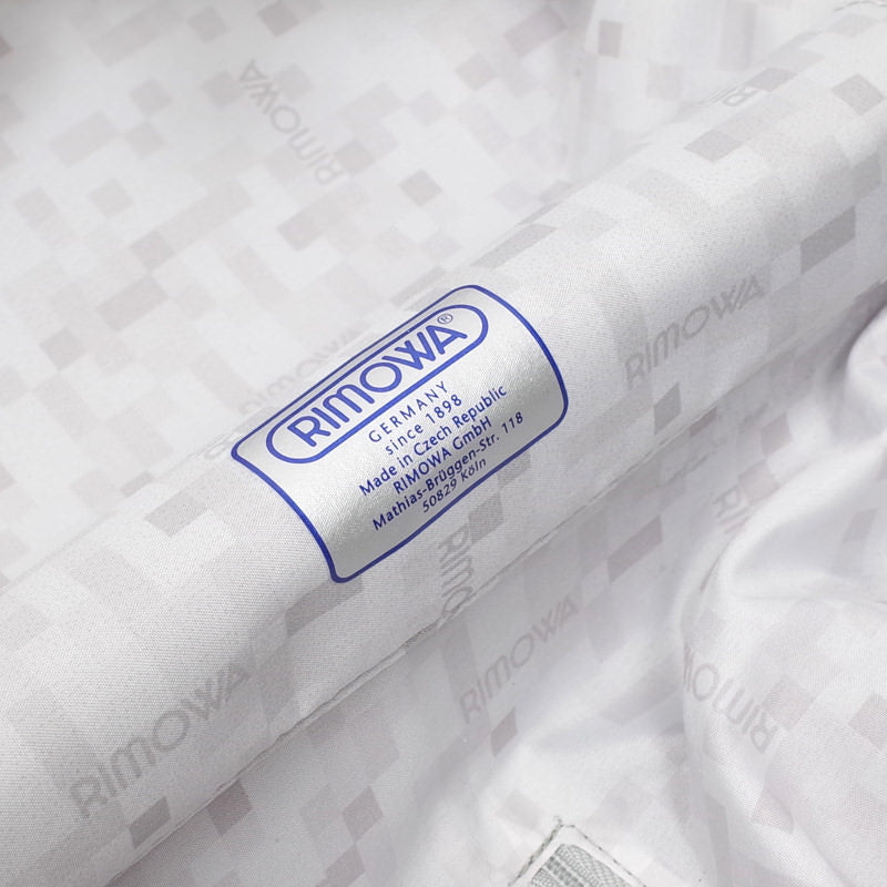 リモワ　サルサ　810.40 　中古商品　27リットル　4輪