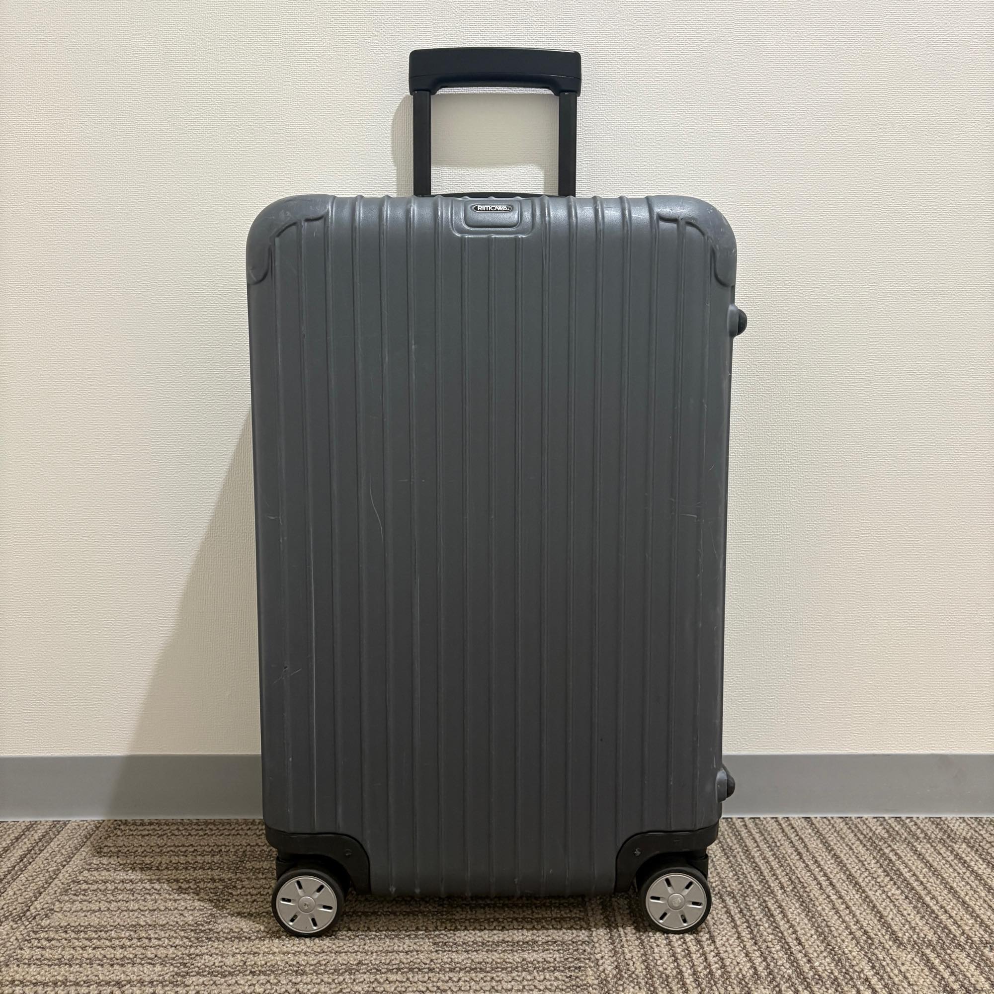 リモワ　サルサ(エッセンシャル)　810.63.35.4　中古美品　61リットル　4輪