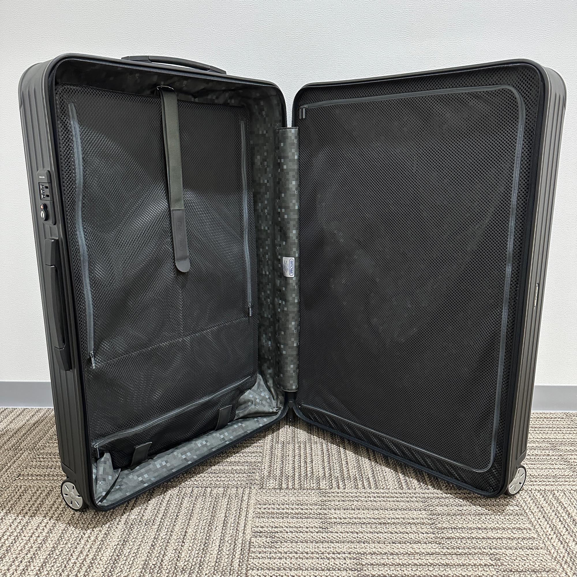 リモワ　サルサ　810.77.32.4　中古商品　97リットル　4輪