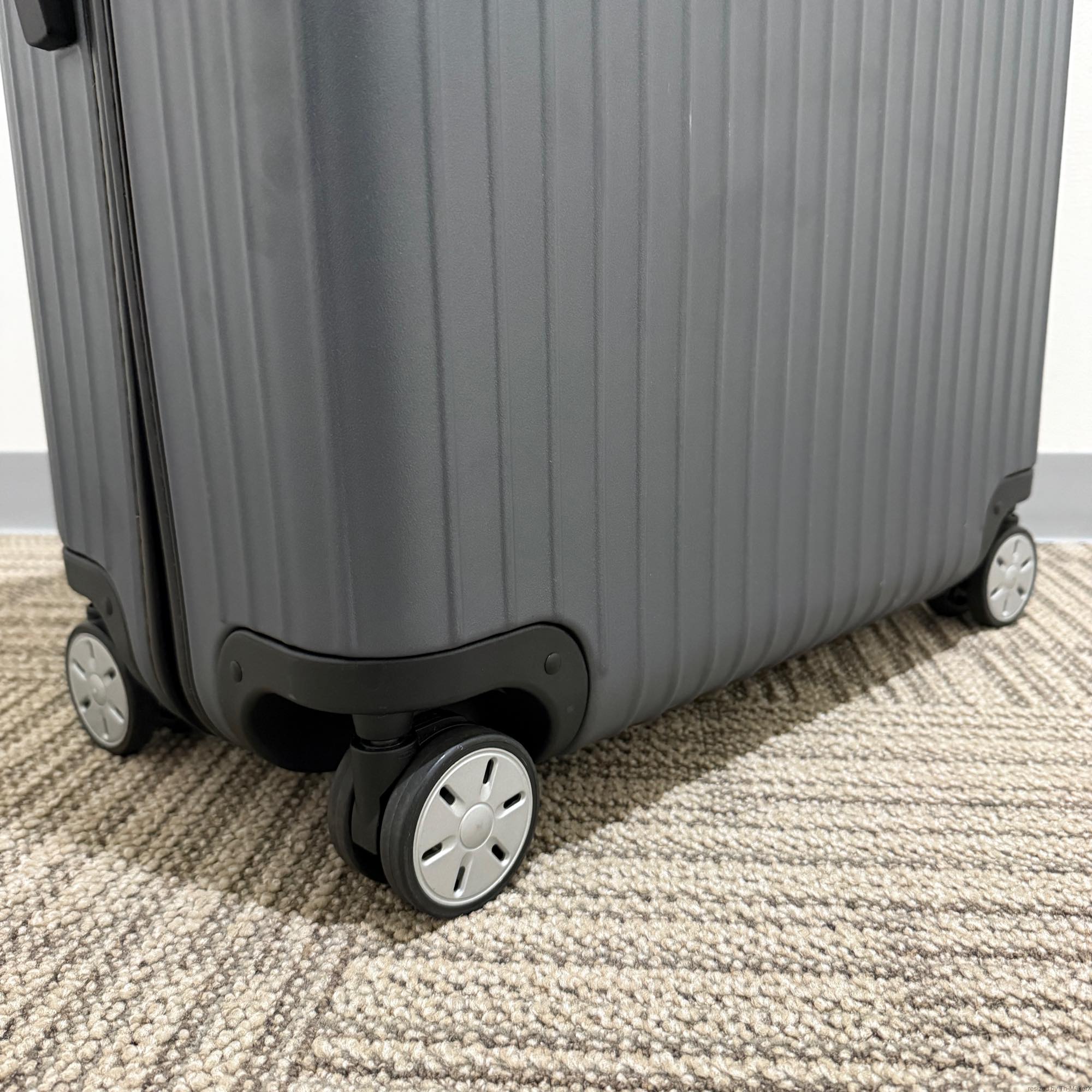リモワ　サルサ　810.77.35.4　中古美品　97リットル　4輪