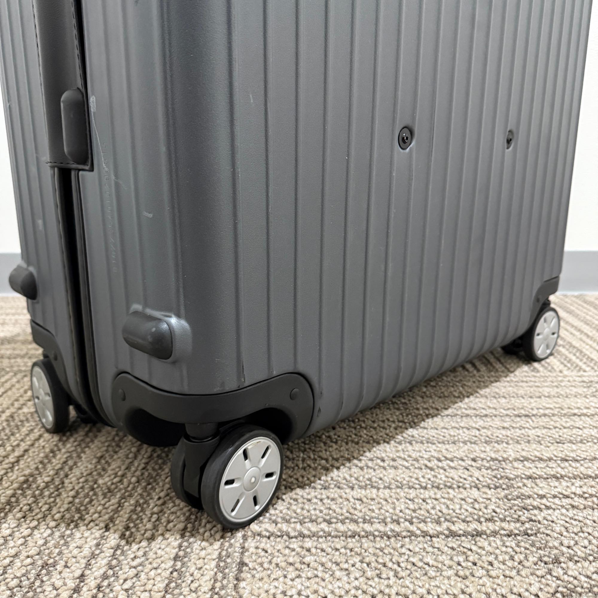 リモワ　サルサ　810.77.35.4　中古美品　97リットル　4輪