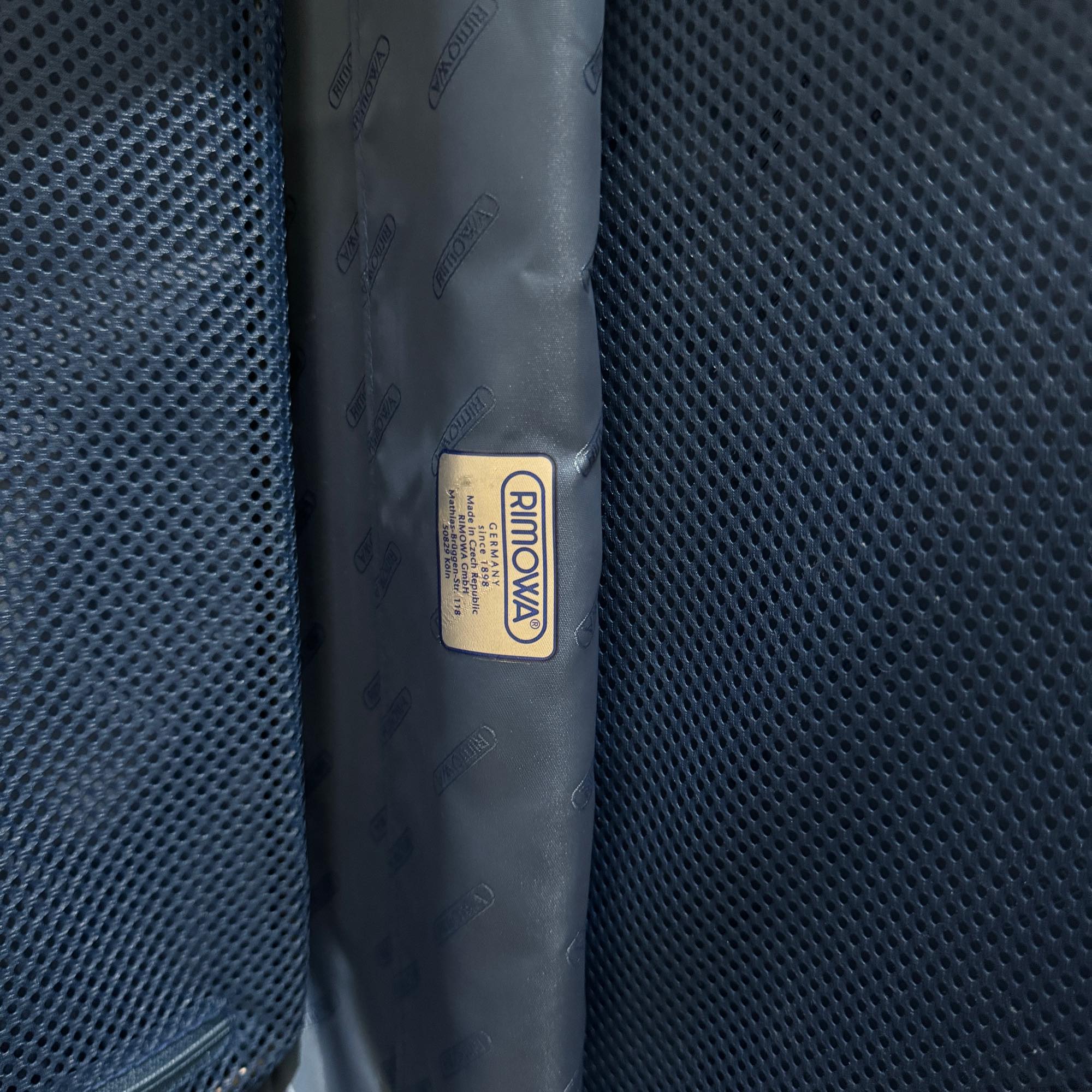 リモワ　サルサ　810.90 　中古商品　23リットル　2輪