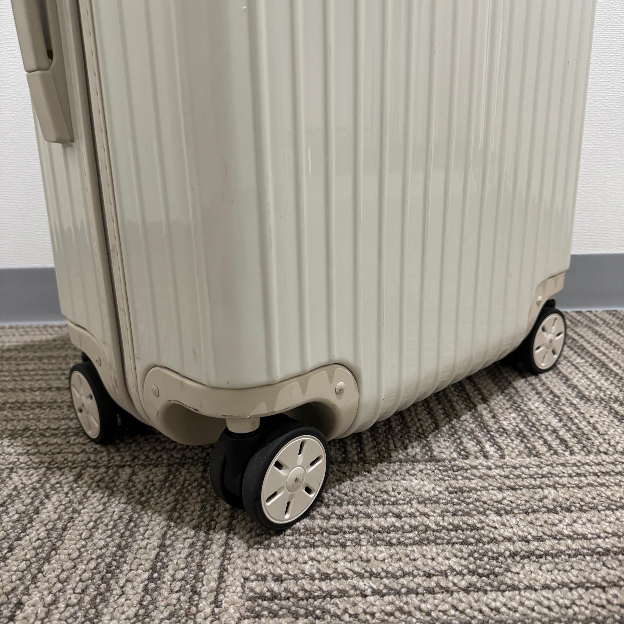 リモワ　サルサ　810.90 　中古商品　23リットル　2輪