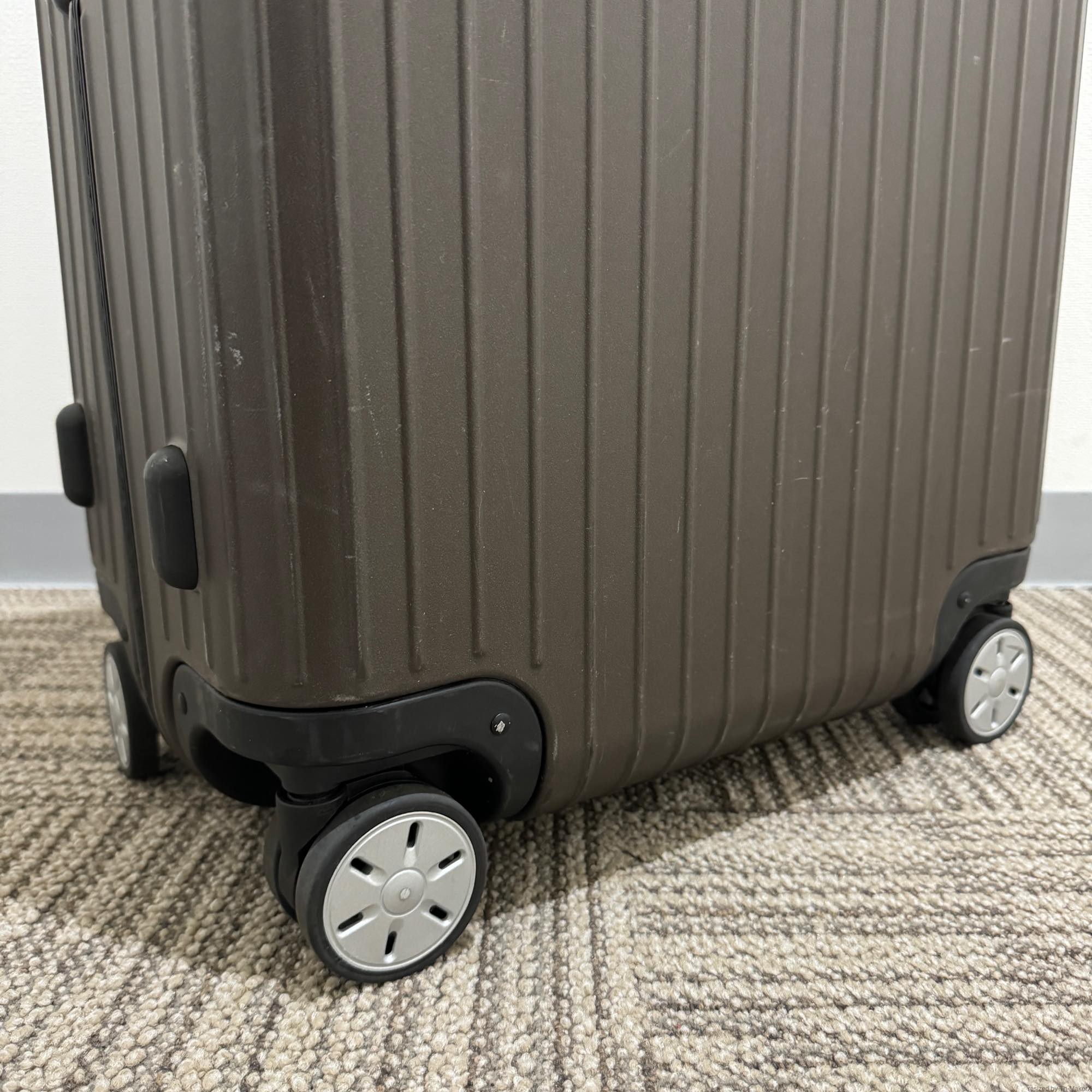 リモワ　サルサ　電子タグ　 811.63.38.5　中古美品　63リットル　4輪
