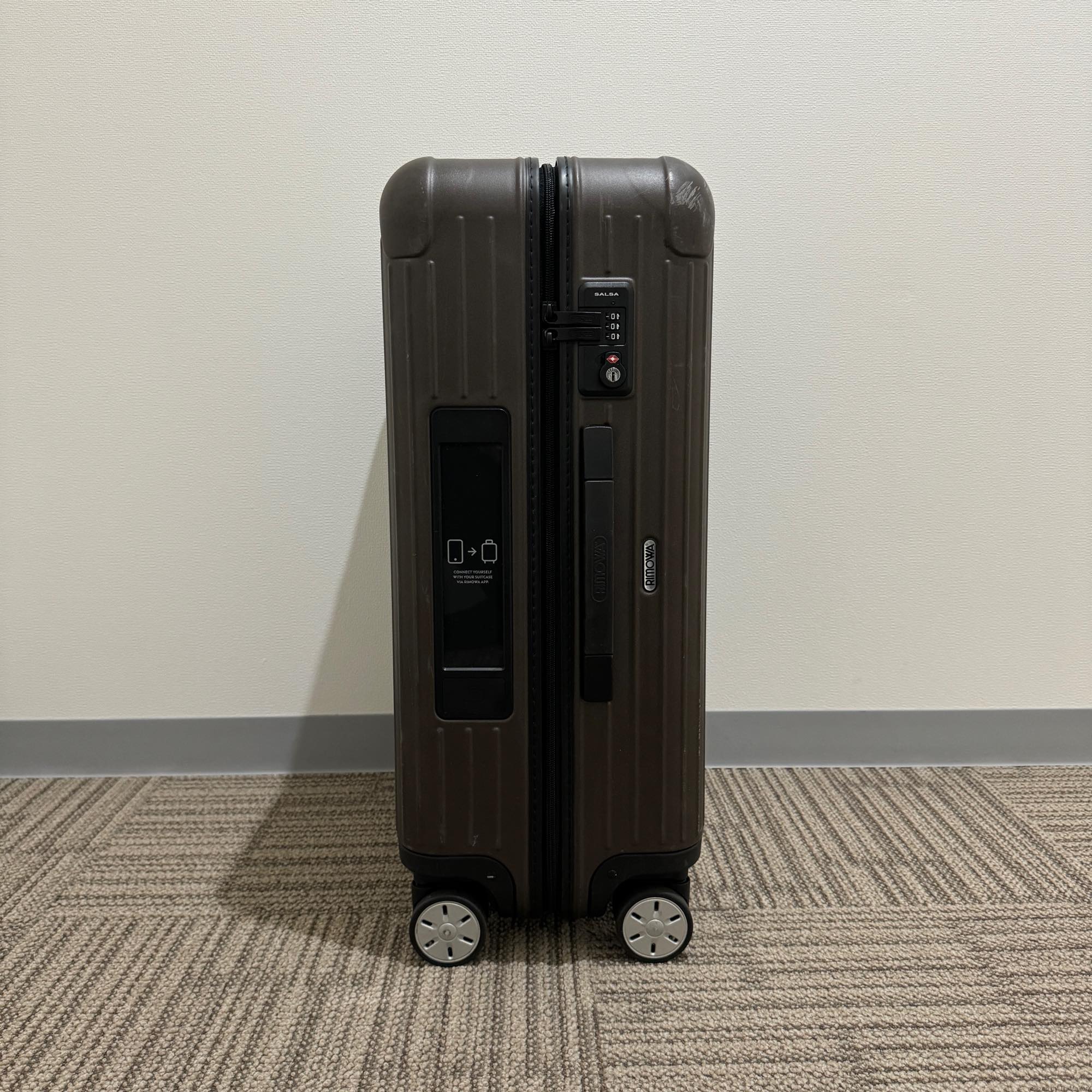 リモワ　サルサ　電子タグ　 811.63.38.5　中古美品　63リットル　4輪