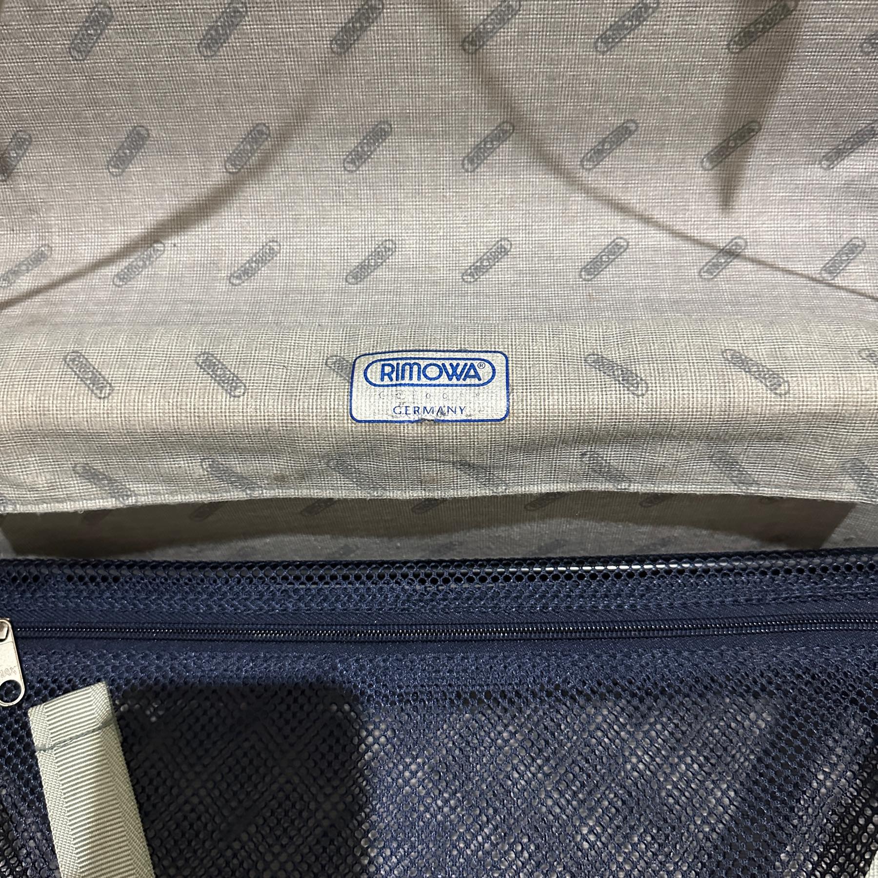 リモワ　サルサ　815.63　中古商品　61リットル