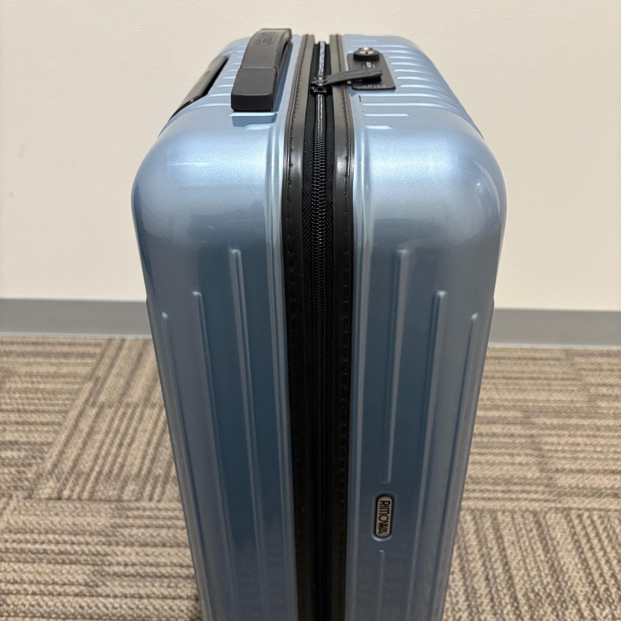 リモワ　サルサ エアー　820.52.78.4-1　33リットル　中古美品　4輪