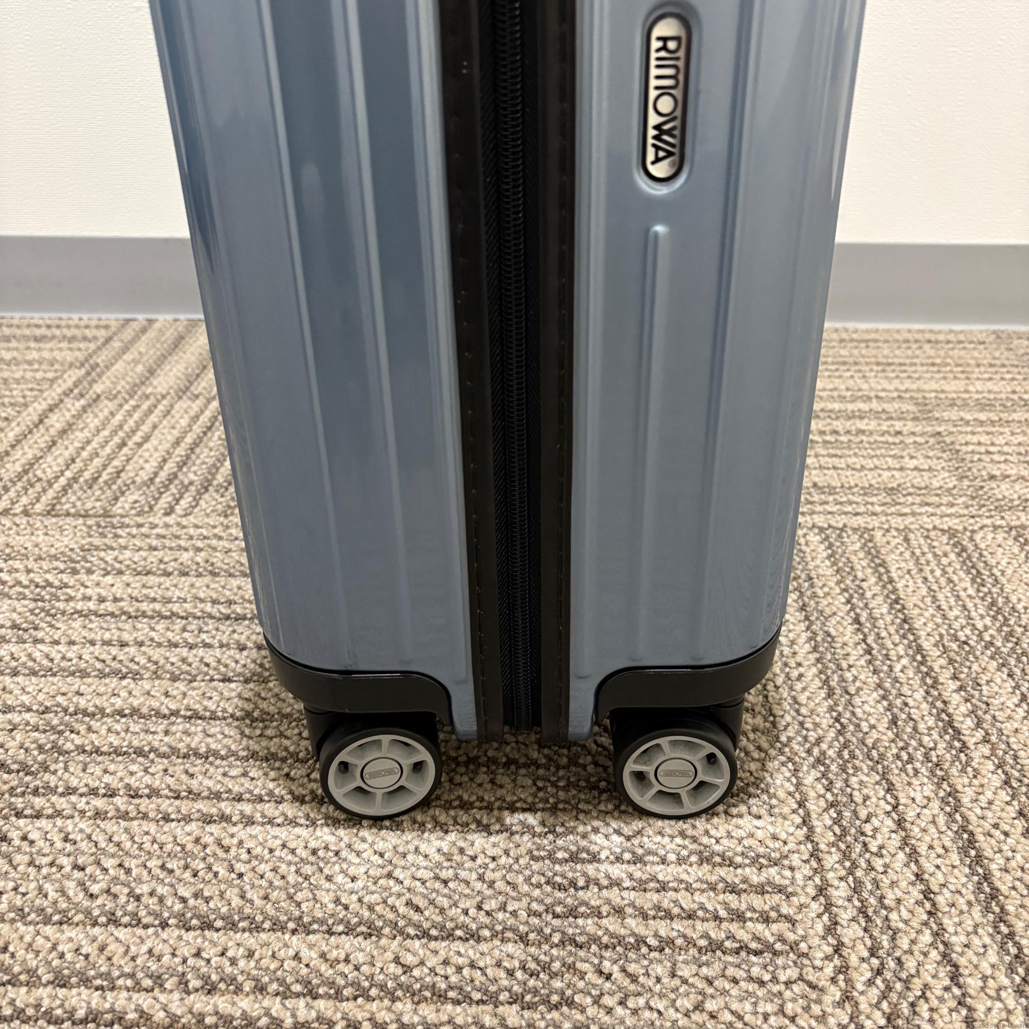 リモワ　サルサ エアー　820.52.78.4-1　33リットル　中古美品　4輪