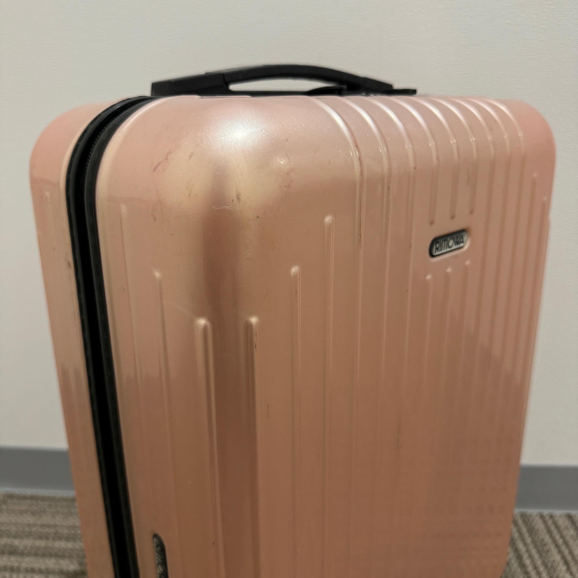 リモワ　アメリカ限定サルサエアー　U820.90.15.5 　中古美品　32リットル　4輪