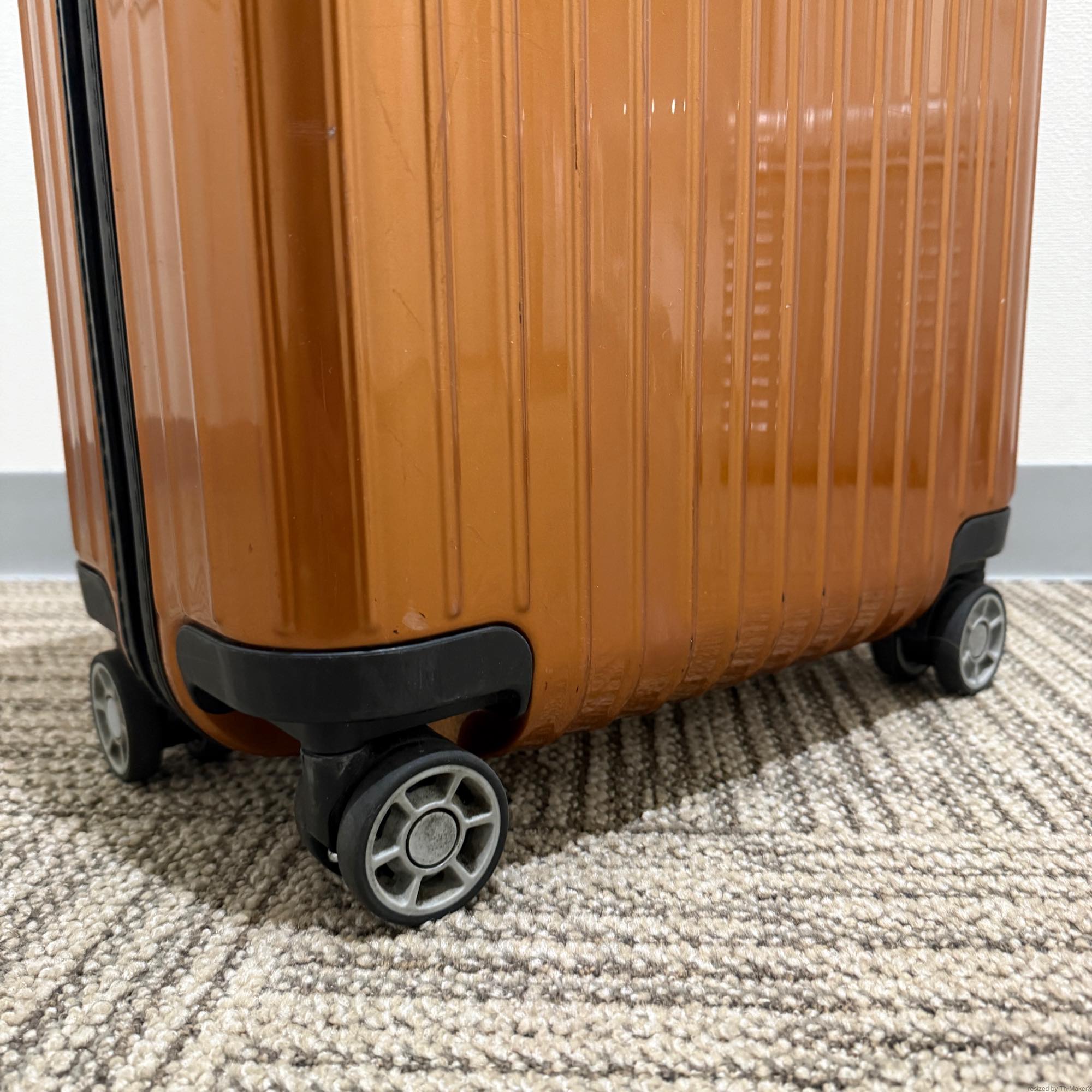 リモワ　サルサエアー　823.52 　中古商品　33リットル　4輪