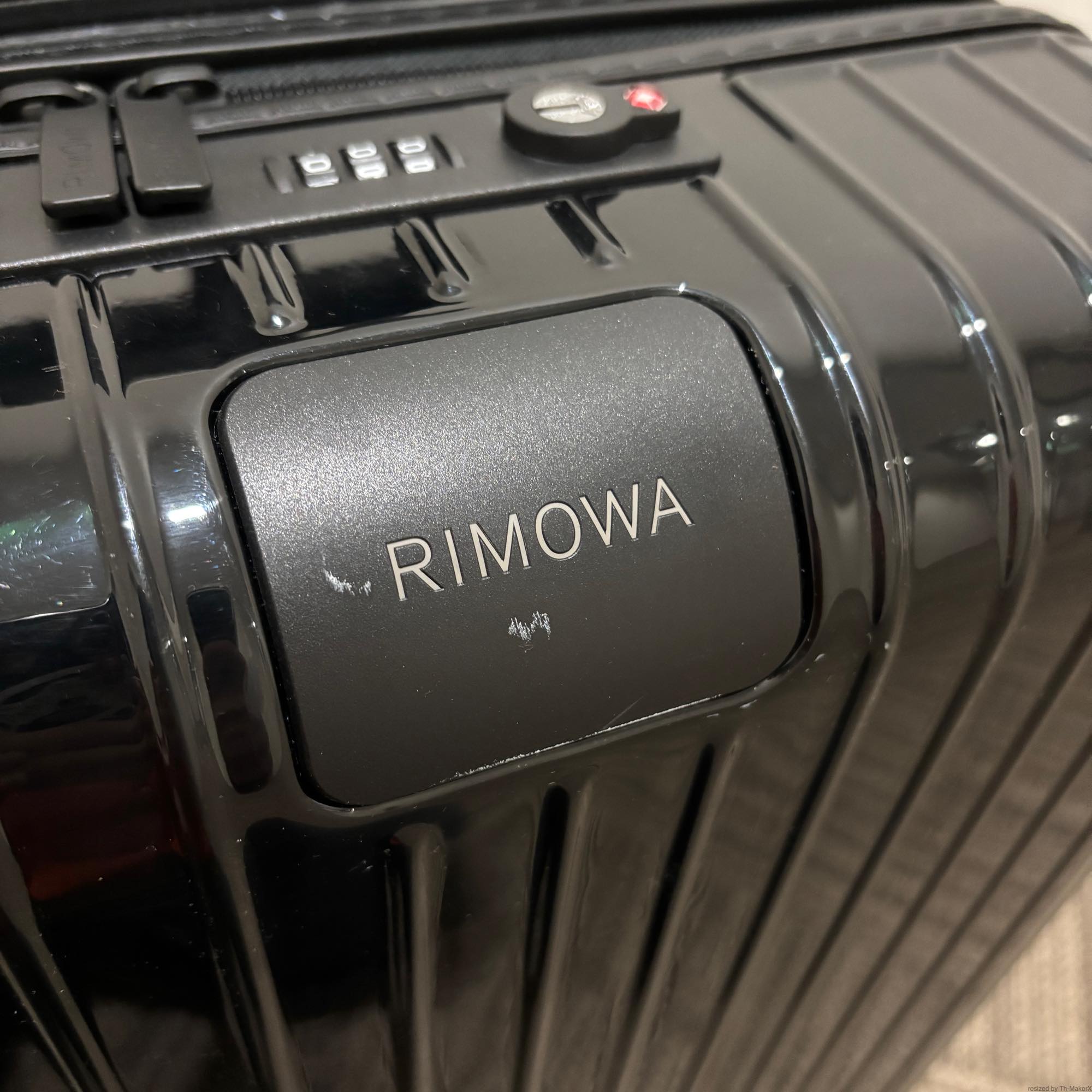 リモワ　エッセンシャルライト　823.53.62.1　キャビン　37L　中古美品　ブラックグロス