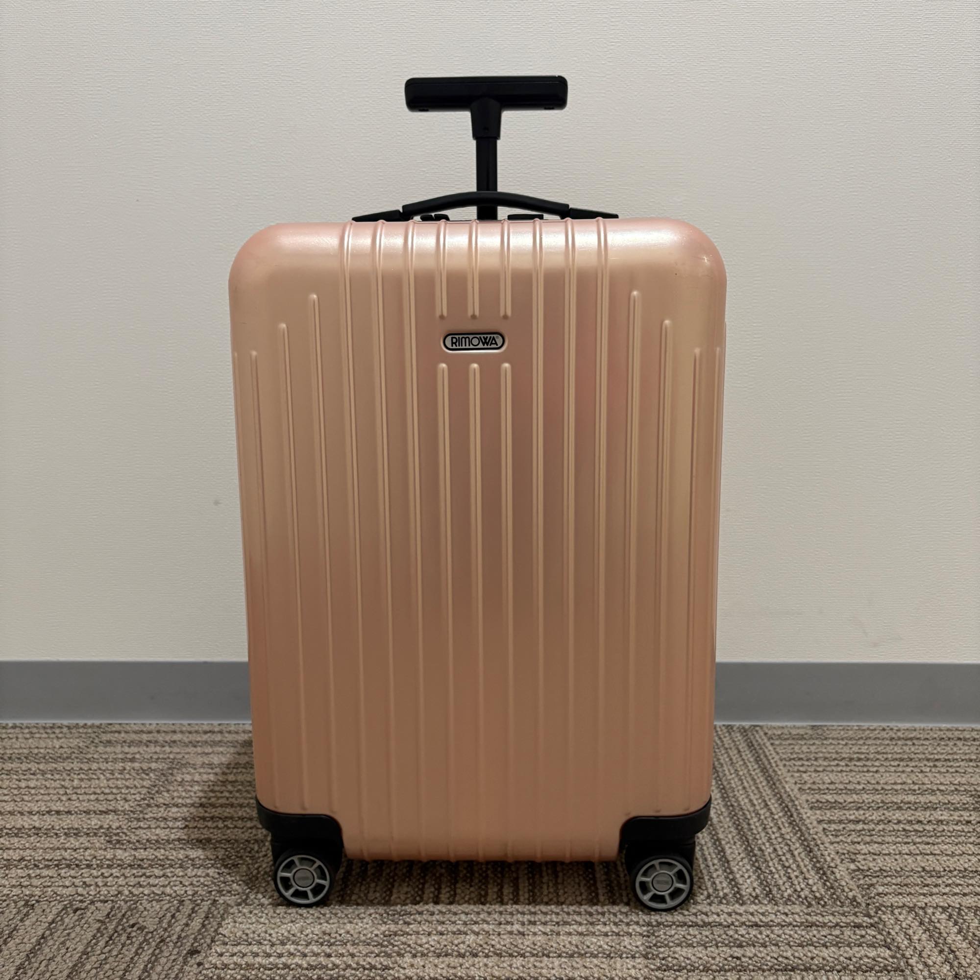 リモワ　アメリカ限定サルサエアー(エッセンシャルライト)　U828.52 　中古美品　32リットル　4輪