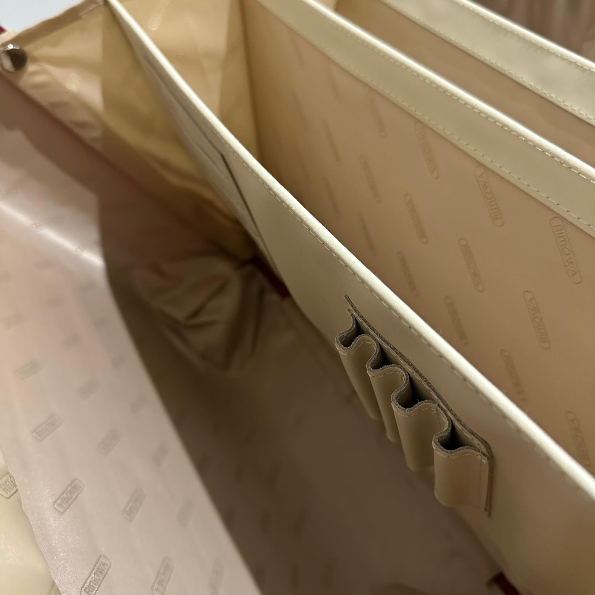 リモワ　サルサ デラックス　830.40.53.4-1　29リットル　中古美品　4輪