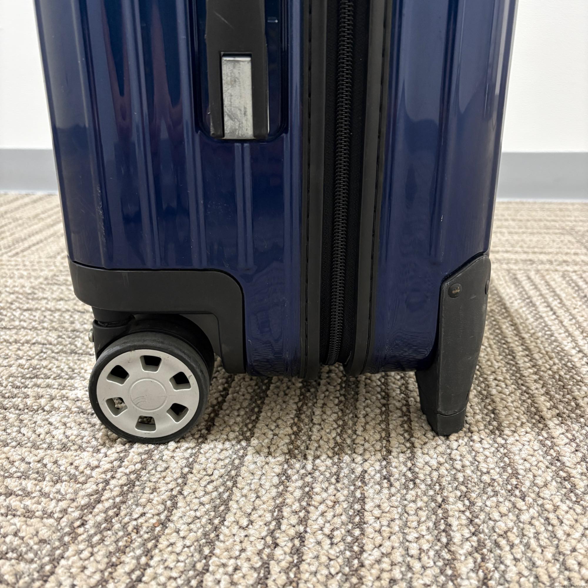 リモワ　タンゴ　831.52　中古美品　35リットル　2輪
