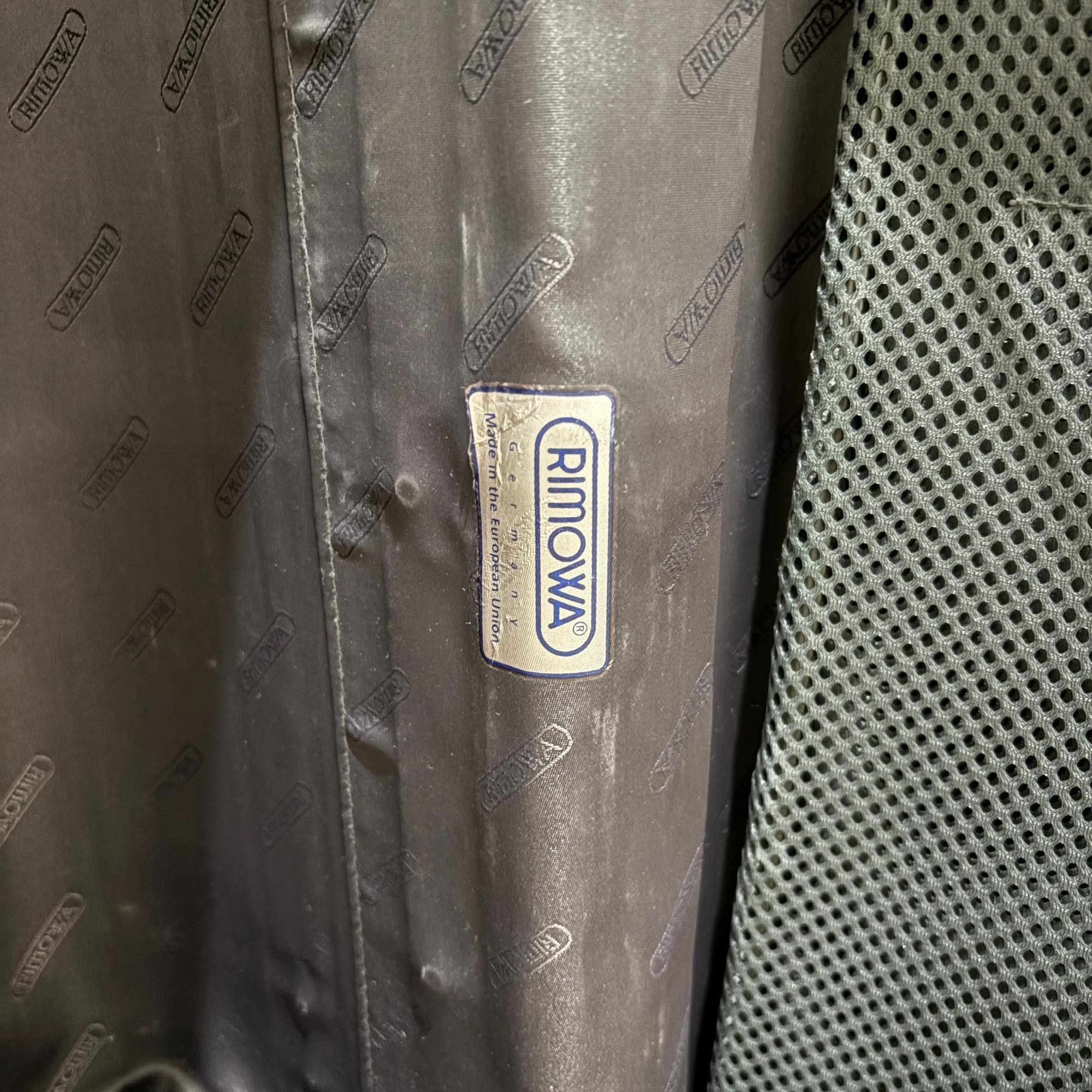 リモワ　タンゴ　831.52　中古美品　35リットル　2輪