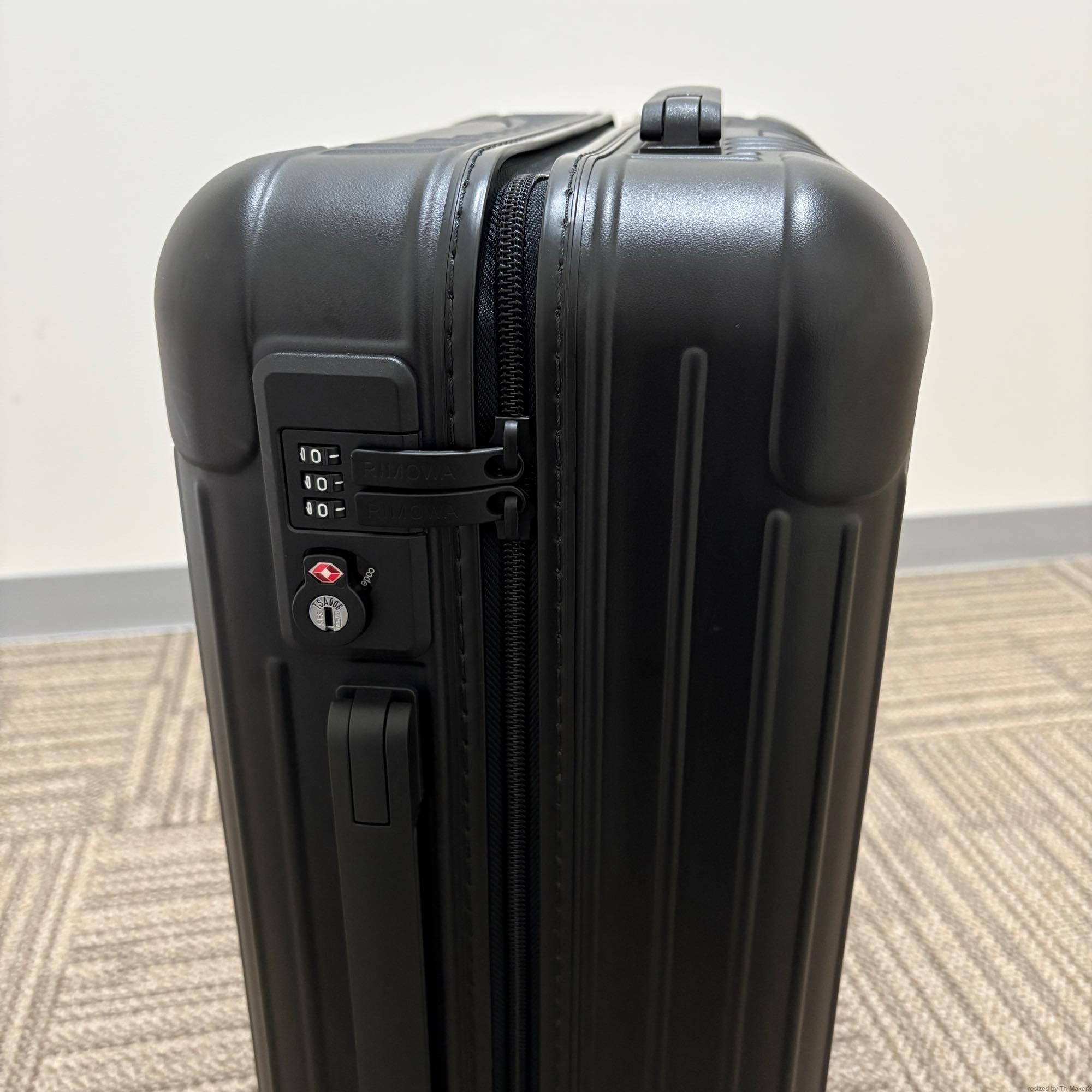 リモワ　エッセンシャル　832.52.63.1　キャビンS　34L　中古美品　マットブラック
