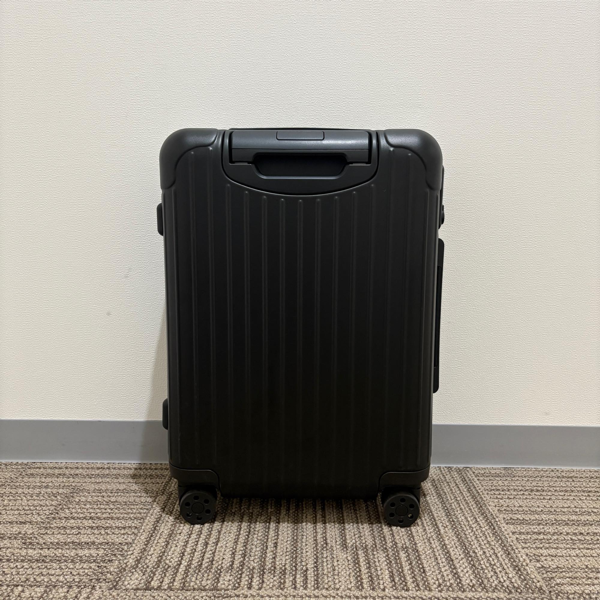 リモワ　エッセンシャル　832.52.63.1　キャビンS　34L　中古美品　マットブラック